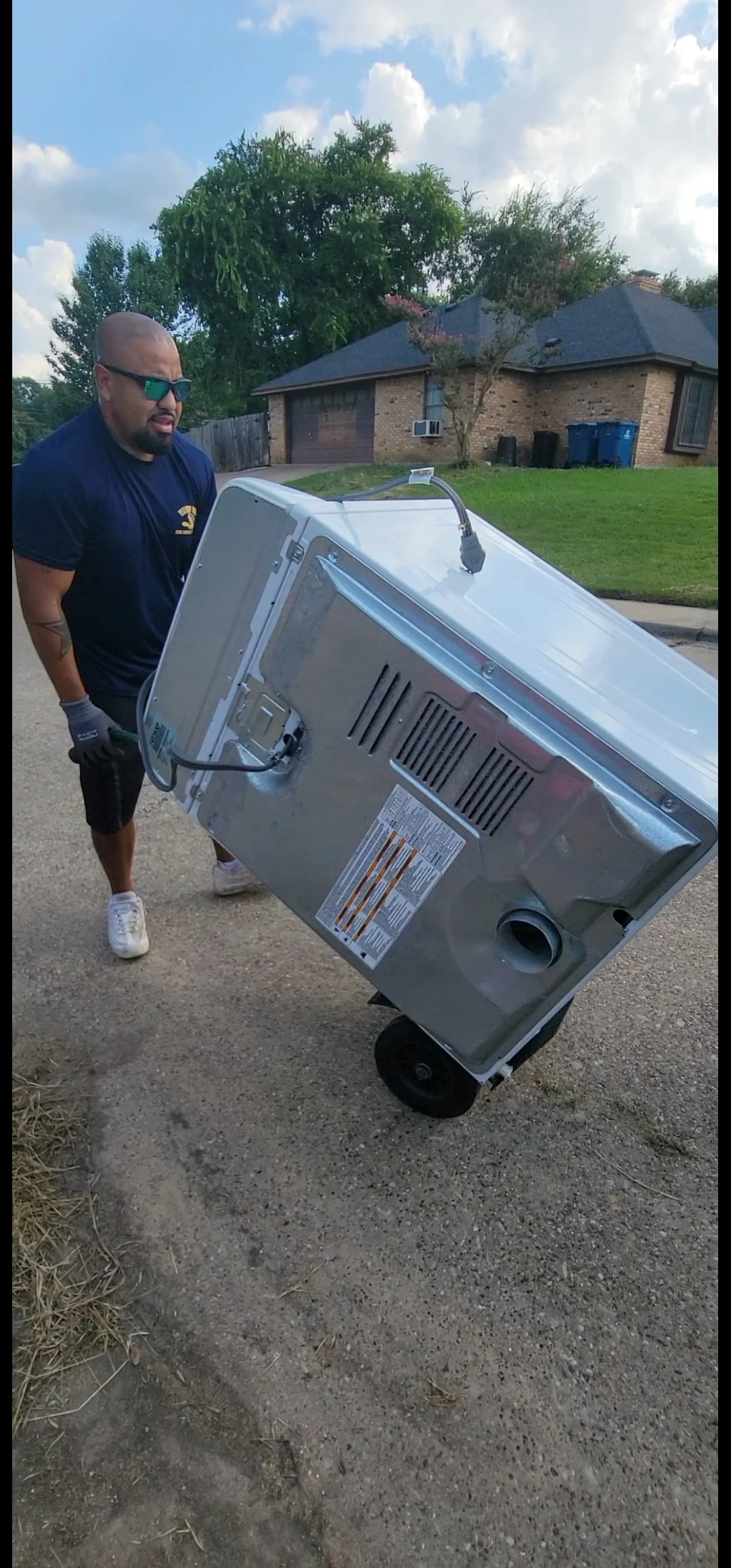 New Year Cleanouts: Hoarder and Estate Cleanouts in DFW handled with Care, Speed, and Transparency.