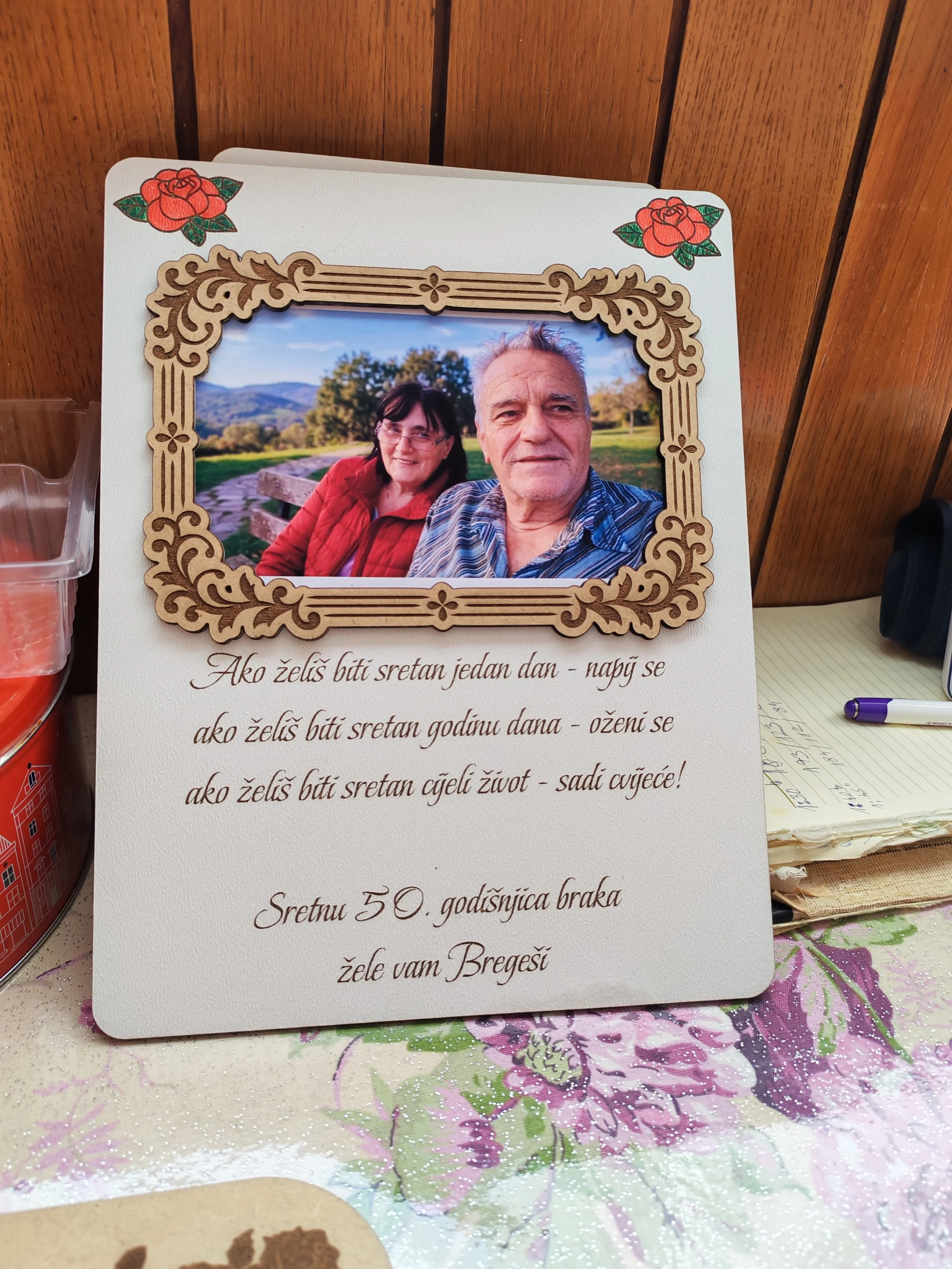 Personalizirana drvena čestitka s tiskanom fotografijom i gravurom