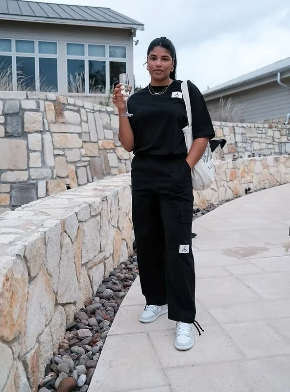 Jordan Chi 22 5dd5f7_88c6677da499406da7e62089feed0792~mv2.jpg