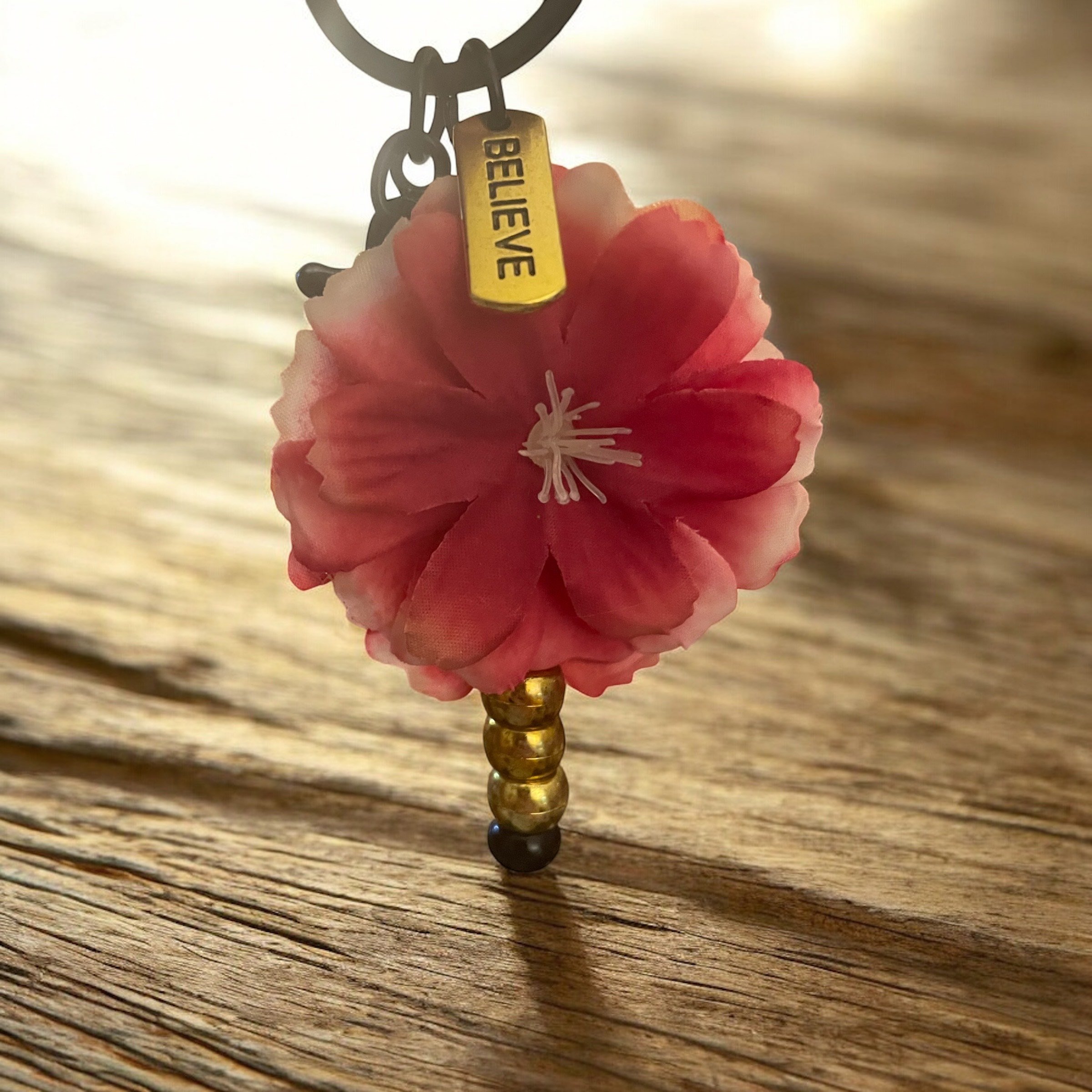 keychain flower - redwhitebelieve 3.jpeg