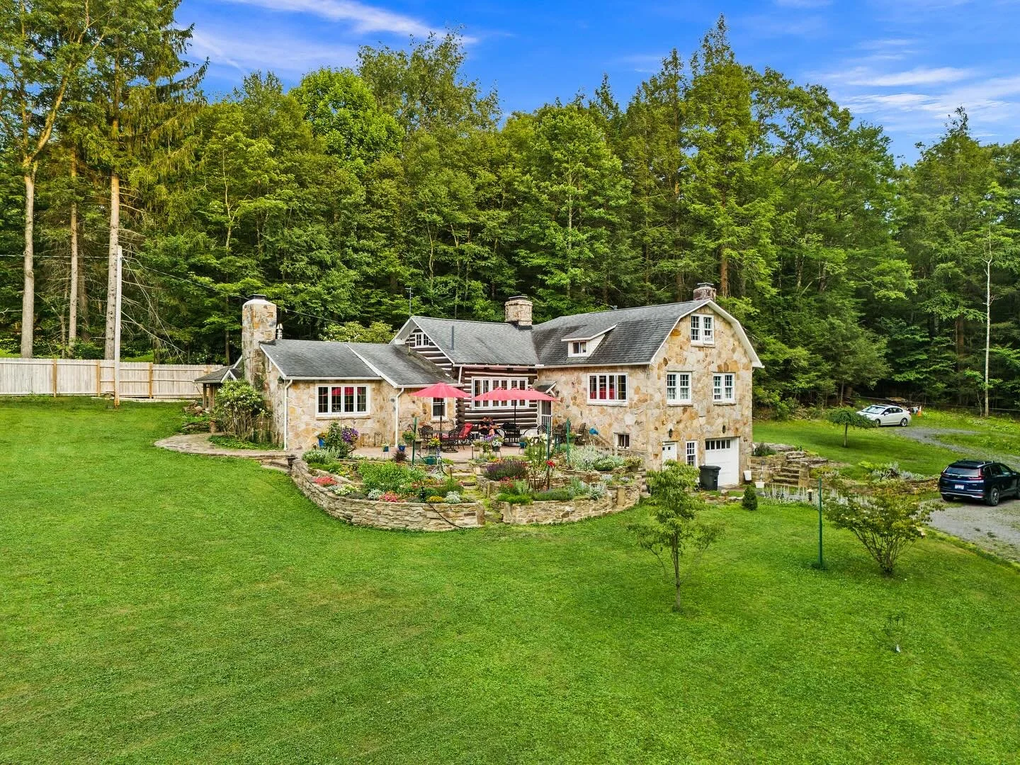 A few highlights from some fun summer shoots in the Valley and Davis, WV // from vacation wonderland rentals to bold architectural spaces - I&rsquo;m here for it. 

Give me a shout for your next listing or creative project ⚡️

As they say (or used to