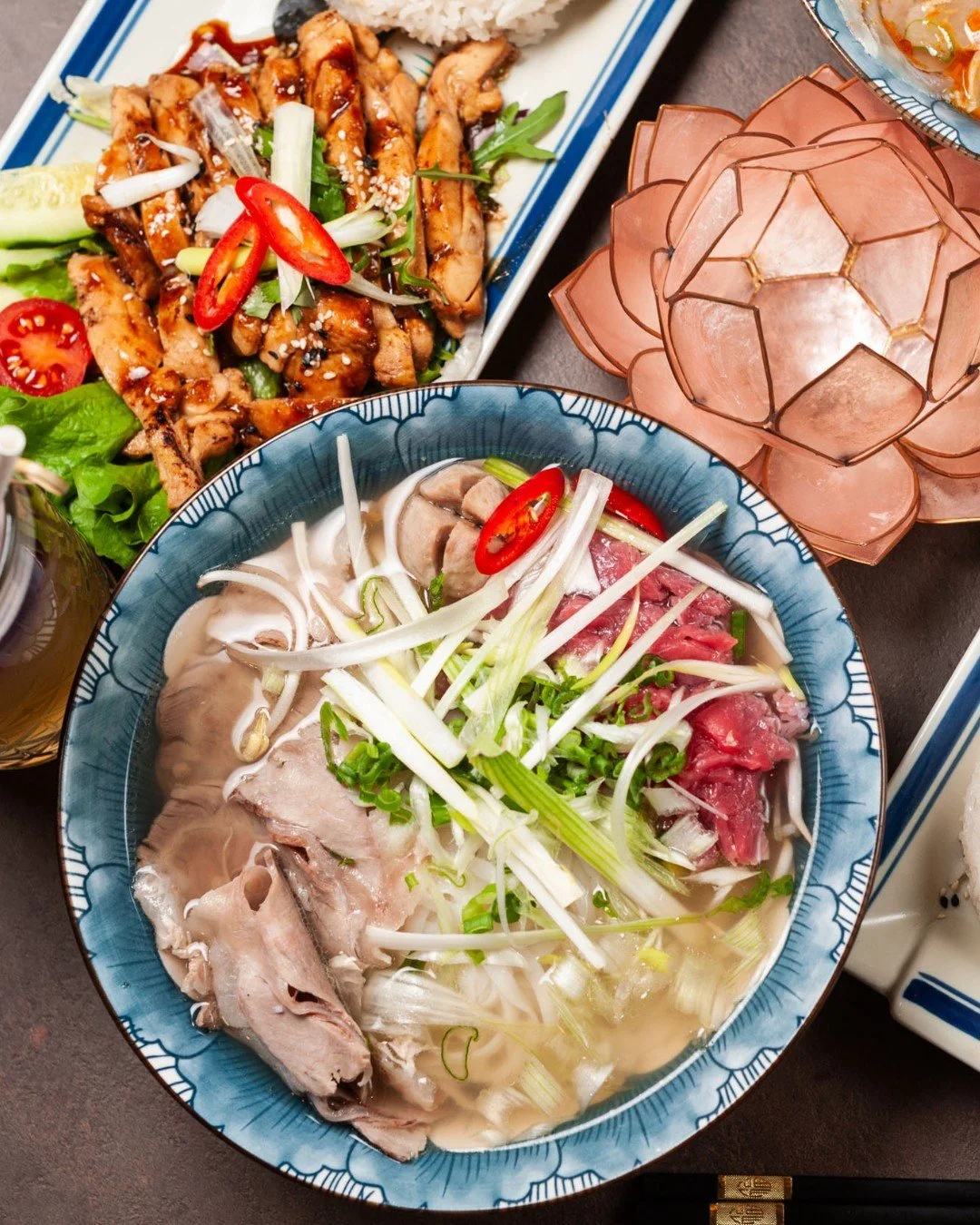 Dal caldo abbraccio del pho al sapore deciso del pollo grigliato: due modi diversi di raccontare il Vietnam, un&rsquo;unica esperienza autentica. 🇻🇳✨

📍 Pho Viet &ndash; Via Marco Roncioni, 150, Prato
📞 3881062181

#PhoViet #CucinaVietnamita #Pho