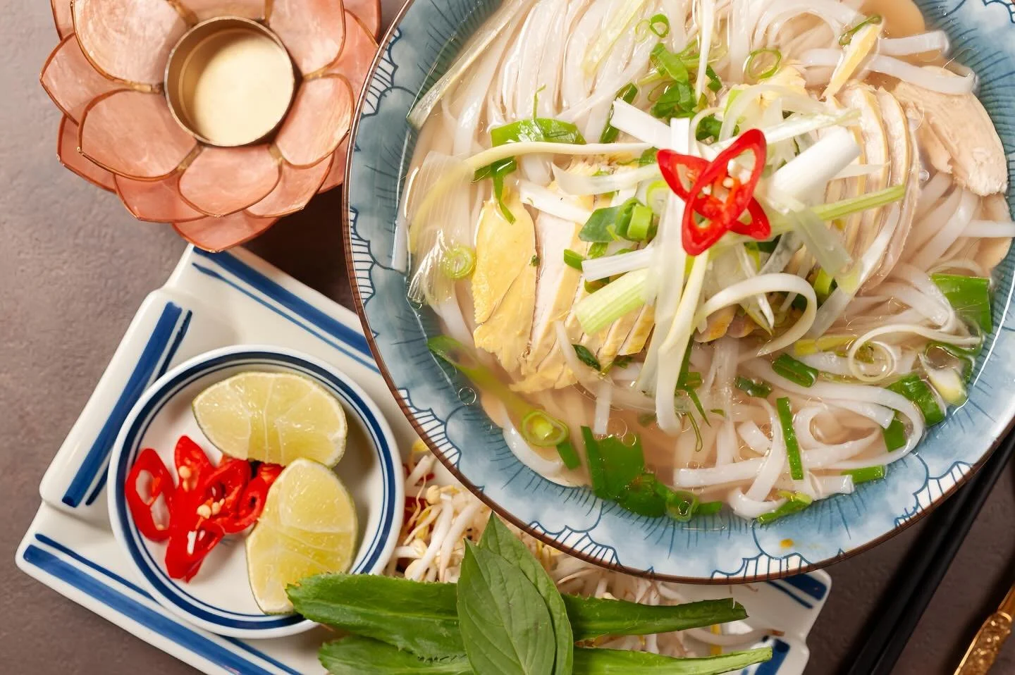 Phở g&agrave; &ndash; pollo in brodo leggero e saporito, con vermicelli morbidi. 🍜✨
Semplice, leggero, pieno di gusto. 🇻🇳

📍Pho Viet - Via Marco Roncioni, 150, Prato
📞3881062181

#PhoViet #PratoFood #CucinaVietnamita #Pho #VietnamFood