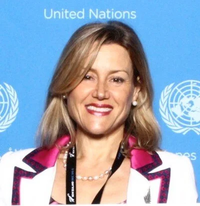 amanda ellis headshot.jpg