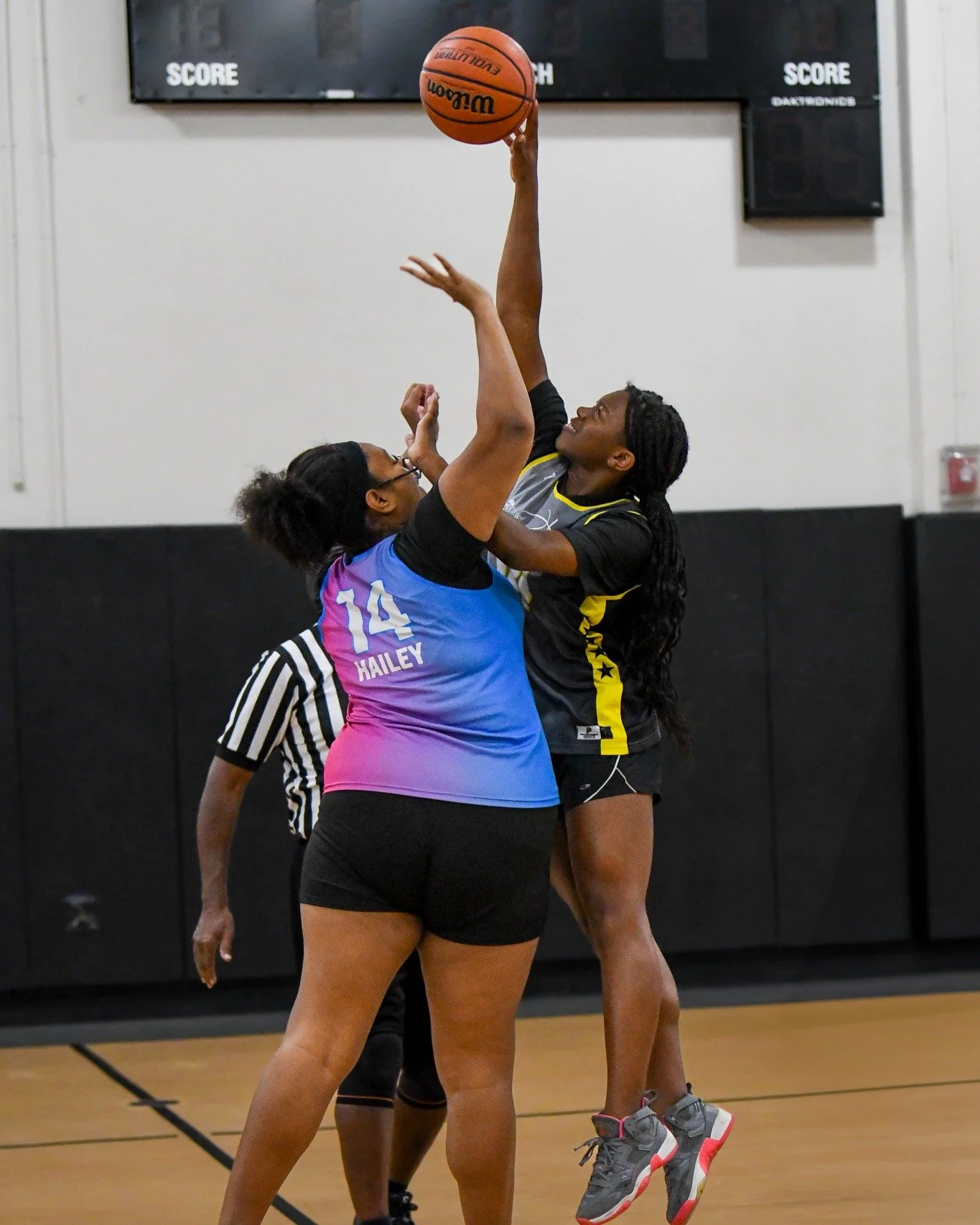 Edge of your seat kinda game. 30-29 W! 🏀 #scvyouthsports #scvgirlsbasketball #feverscvbasketball @cityofsantaclarita