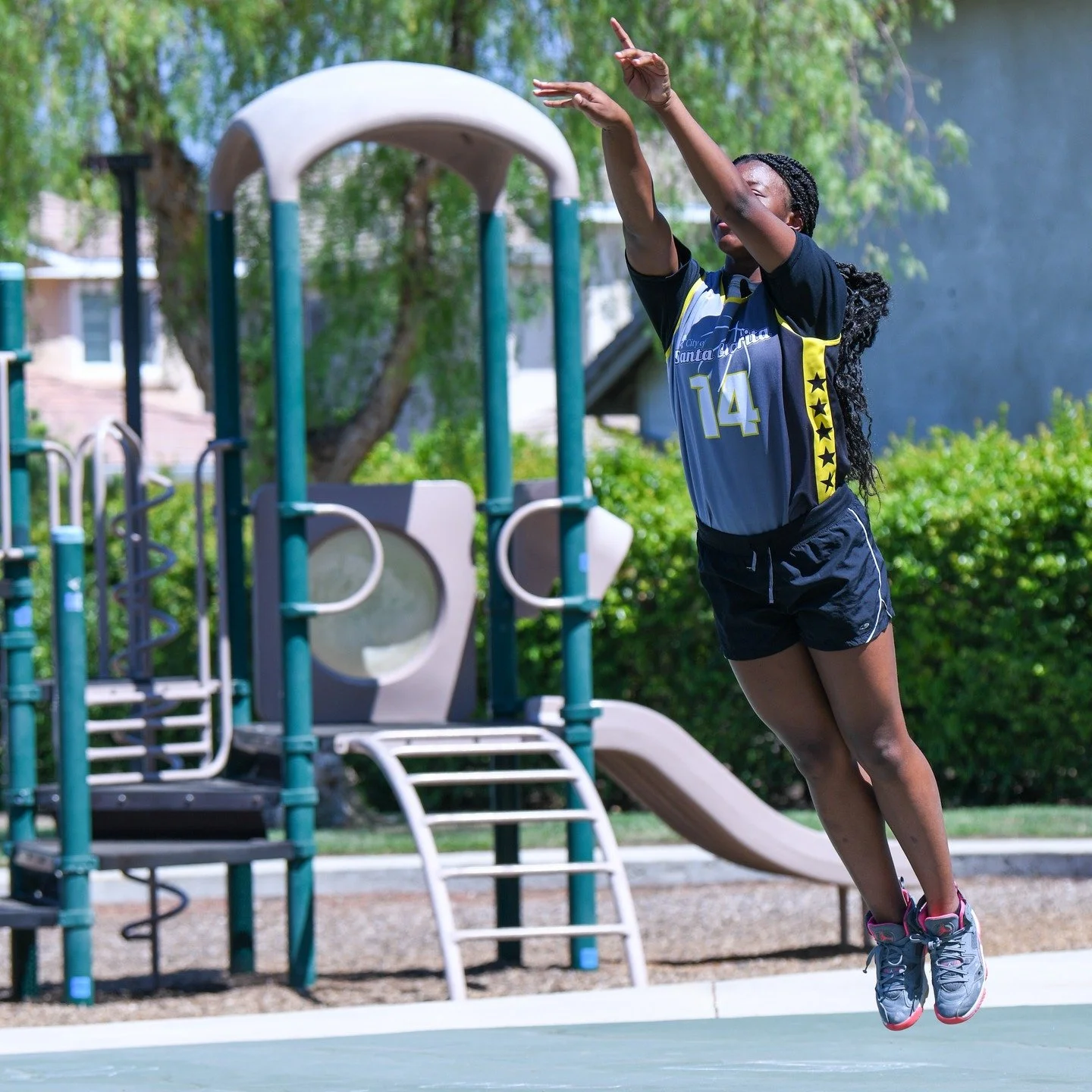 Candid moments. Real hustle. 📸💥 #scvyouthsports #TeamFever #girlsbasketball