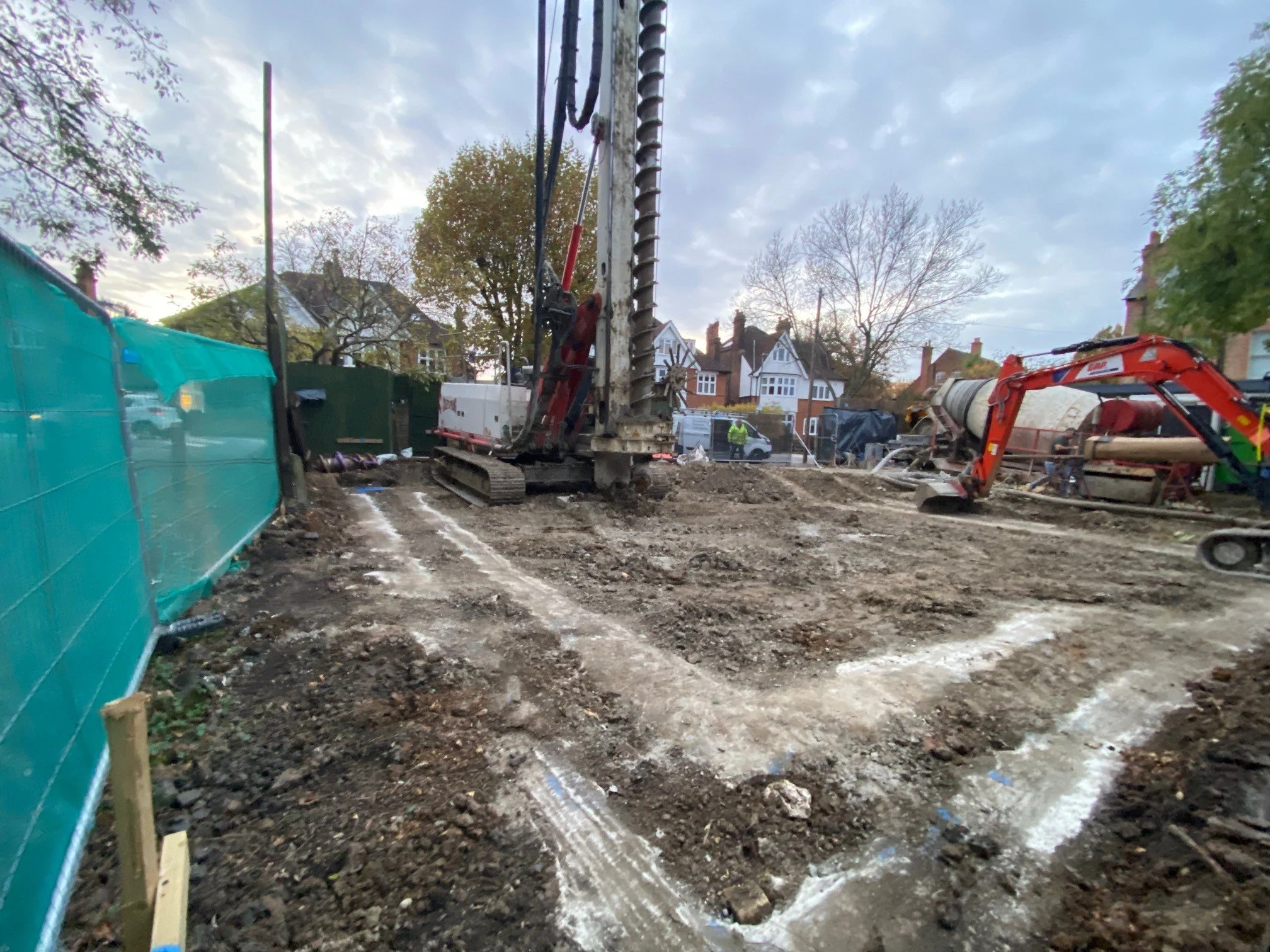 Guide walls and rig on site.jpg