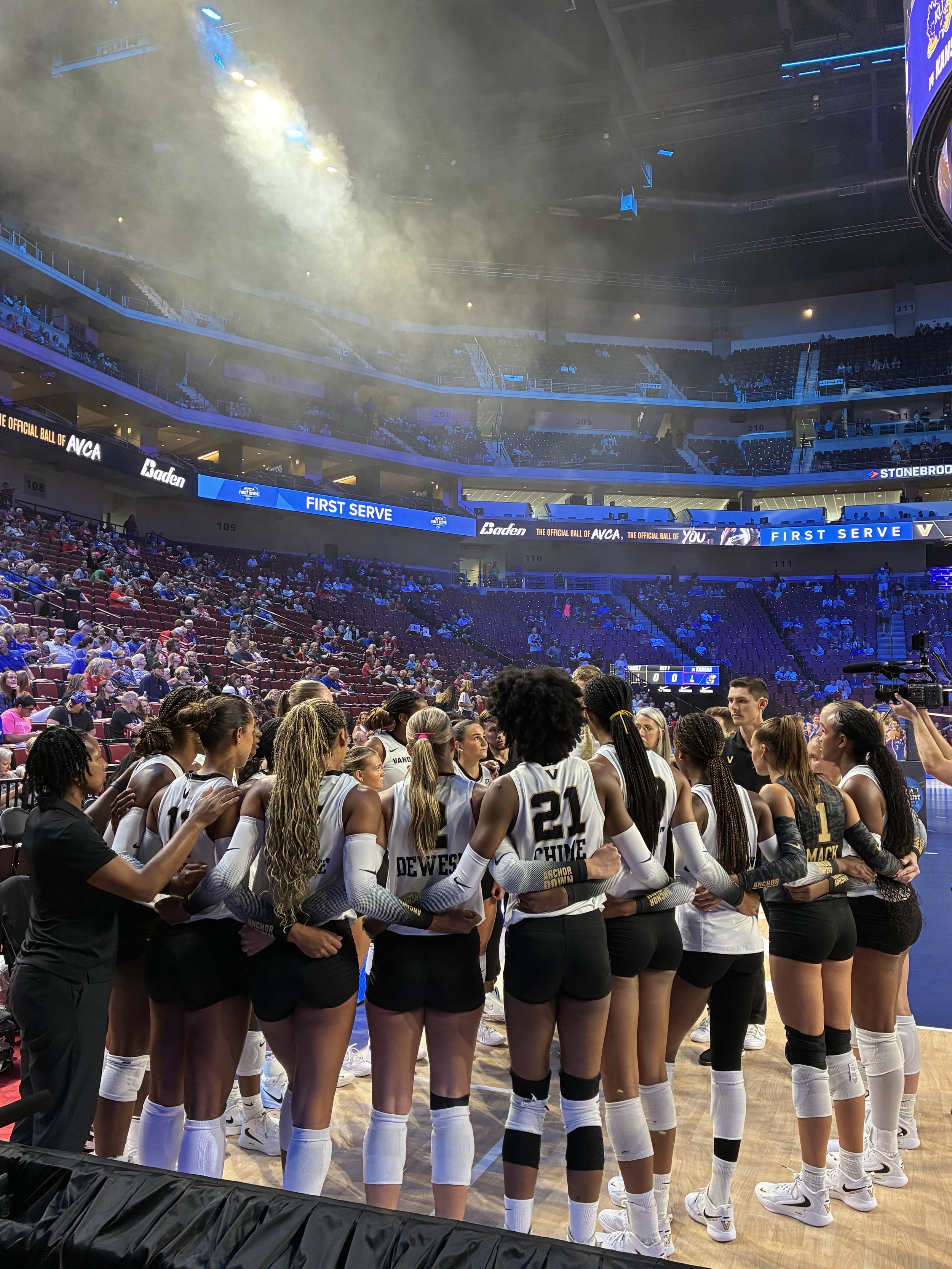 vanderbilt women's volleyball huddle at avca first serve