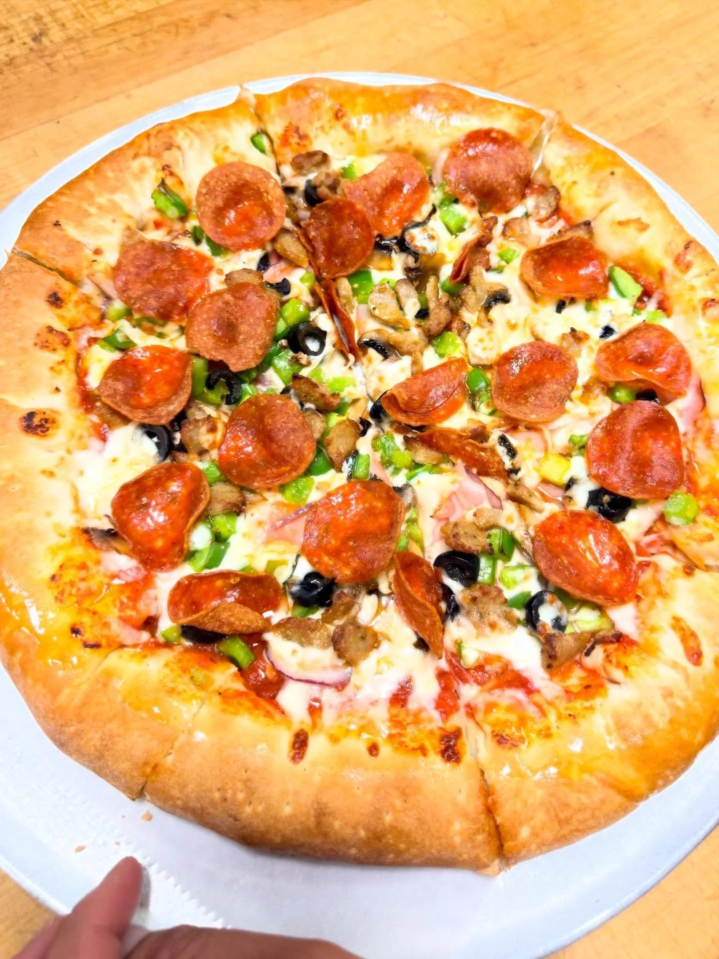 Stuffed crust deluxe pizza 🍕