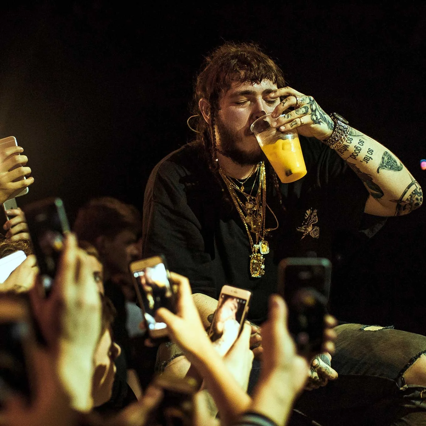 Dreaming of a private studio jam session with Coldplay? An on-track day with Lewis Hamilton? Locker room access at the Super Bowl? VIP passes to the GRAMMYs, Met Gala, or Fashion Week? Impossible dinner reservations? Through our trusted partners, we 