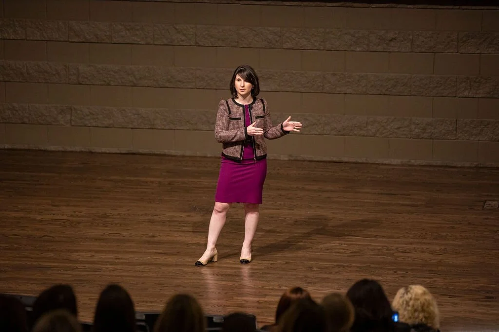 4 Tips to Deliver a Great Presentation (to 5 or 500 People)