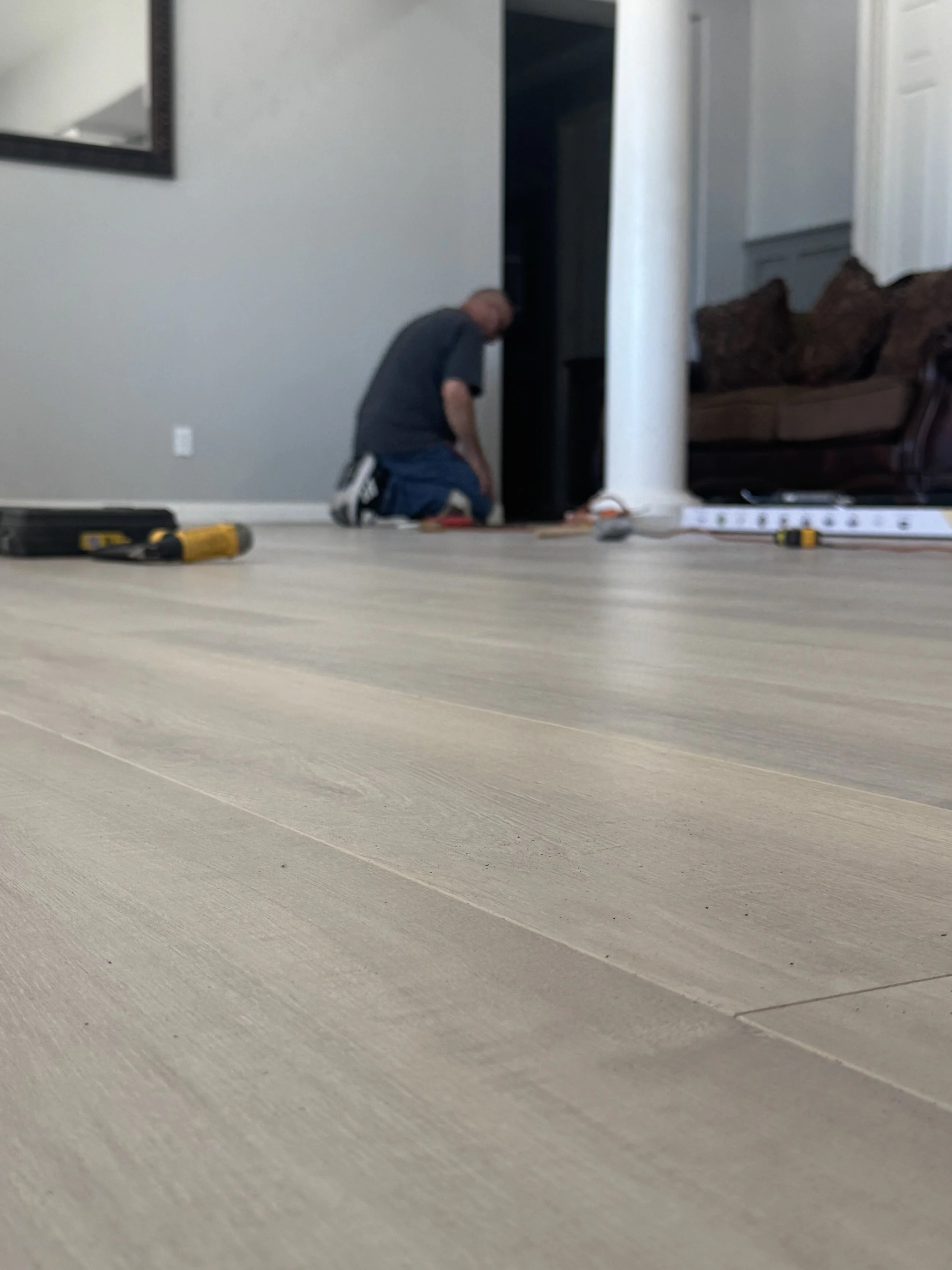 high-desert-waterproof-flooring-installer-laying-laminate-apple-valley-ca-92307.JPG