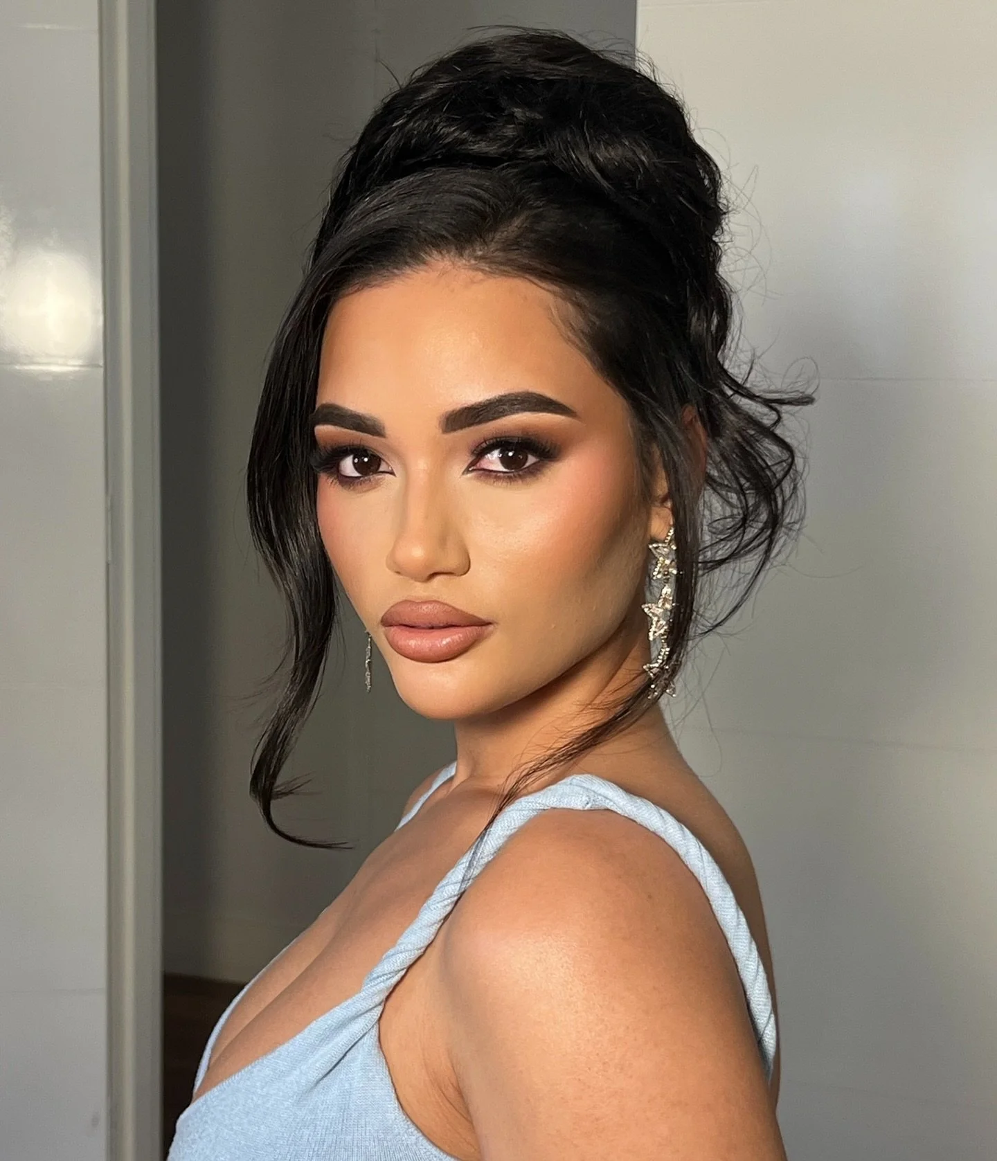 If I ever get married (again 🫢) I want this look! 
Babe @brittanynybro 
Hair @jayneyonghair 
#perthmua #perthmakeupartist #renatajovevmua