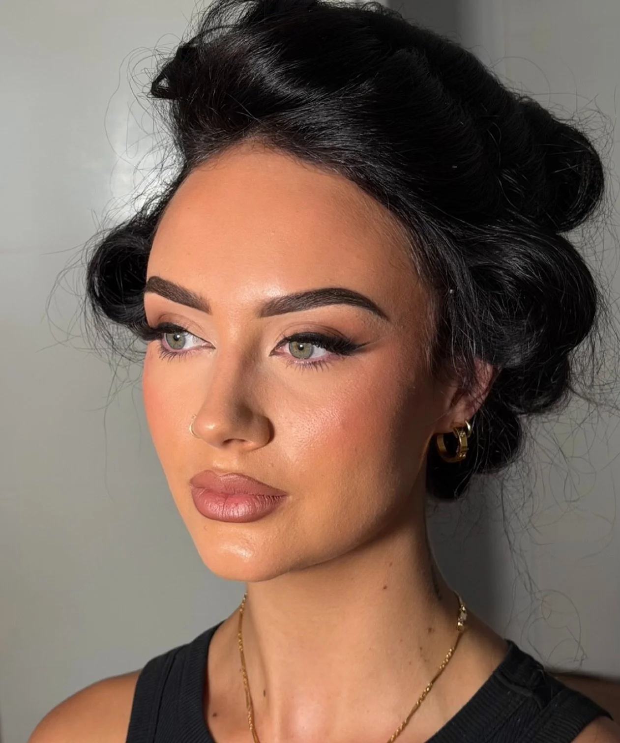 Obsessed with this clean makeup look &hearts;️ the crisp liner with minimal shadow and a perfect lip! 

#makeup #perthmua #perthmakeupartist #makeuplover #makeupaddict