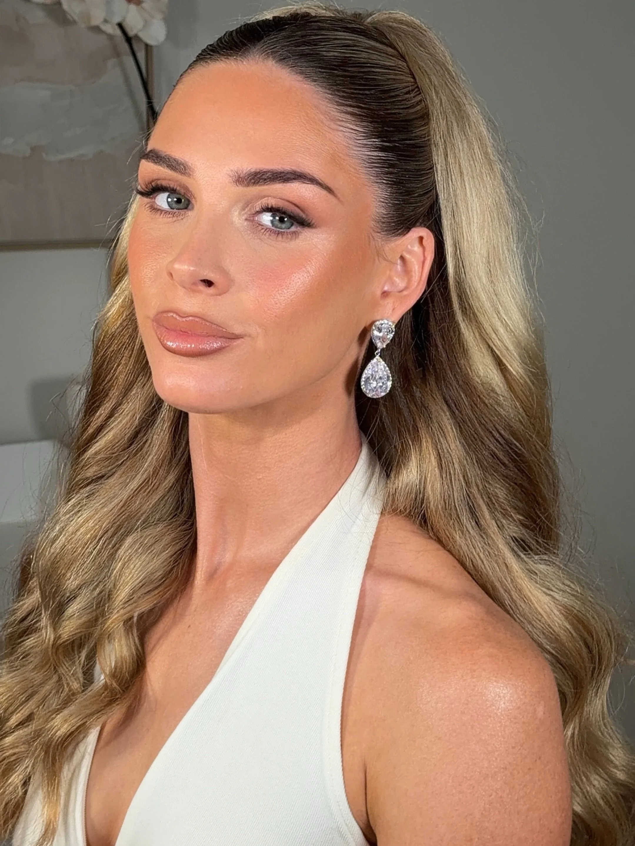 The ultimate glowy clean bridal look on @alihall__ 
I&rsquo;m so in love with this look! 

Details 
Primer @embryolisseau Lait-Creme Concentr&eacute;
Foundation @narsissist sheet glow medium 2 and 3 
Concealer @morphebrushes sand 5w
Bronzer @hourglas