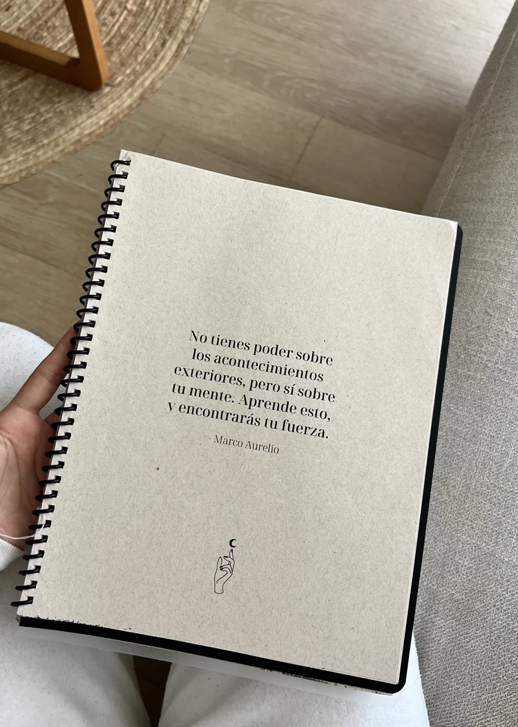 Diario de gratitud impreso en papel reciclado
