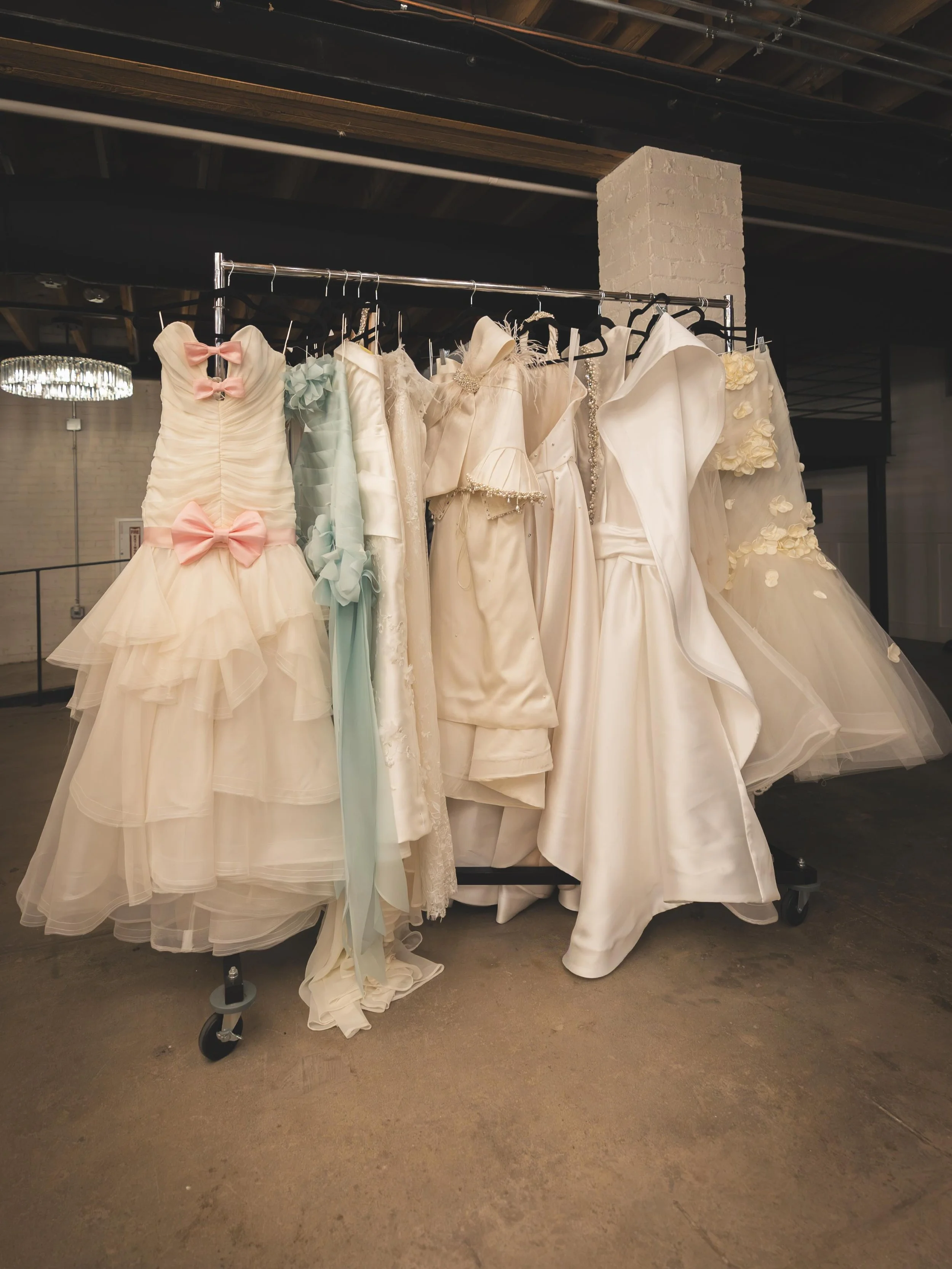 This post means so much to me. I met @elu.by.elon when someone referred me to her for a dress for a styled shoot I was creating, and she made the most insanely stunning gown in literally a week. From that moment, I knew there was something really spe