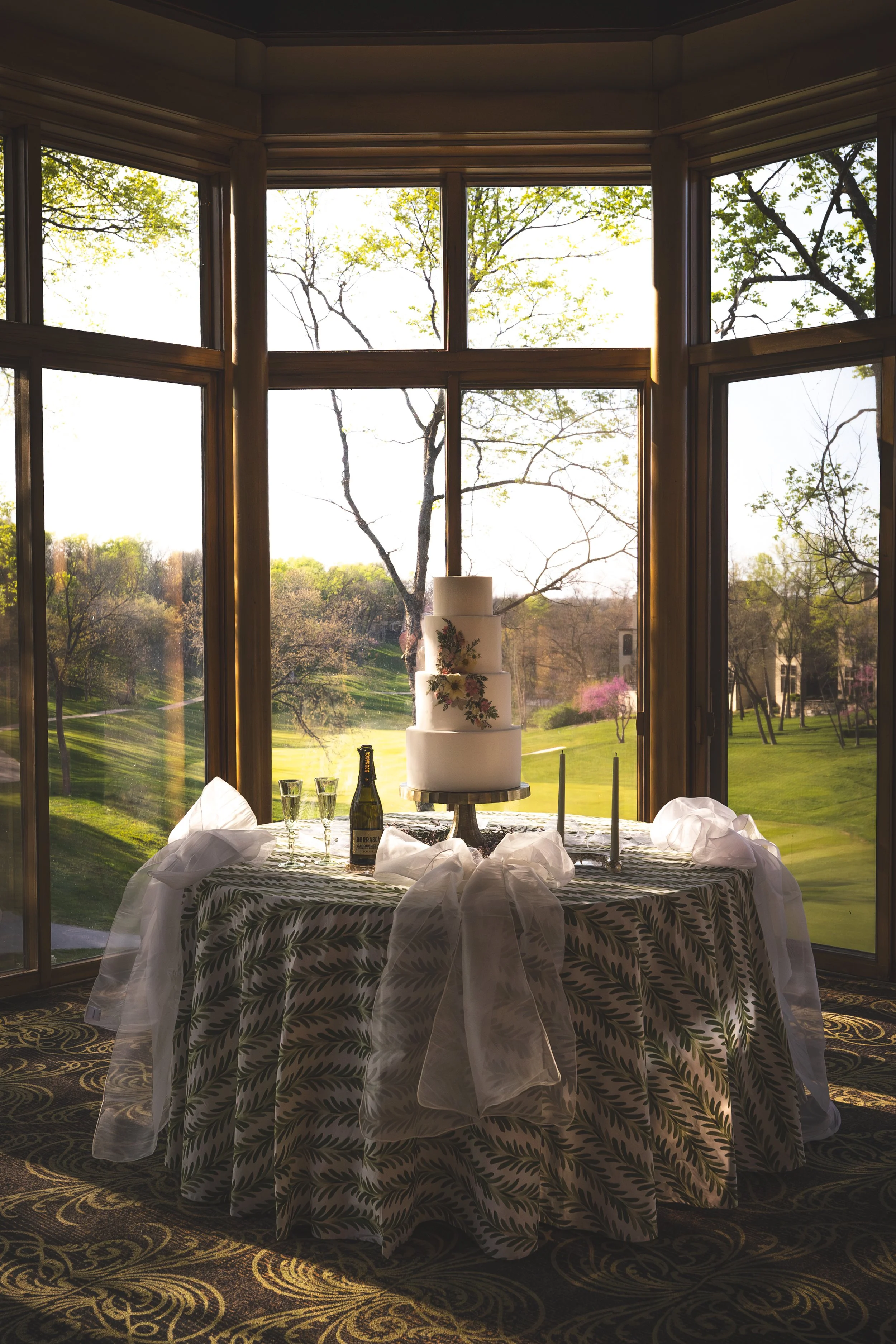 loch-lloyd-country-club-wedding-cake.jpg
