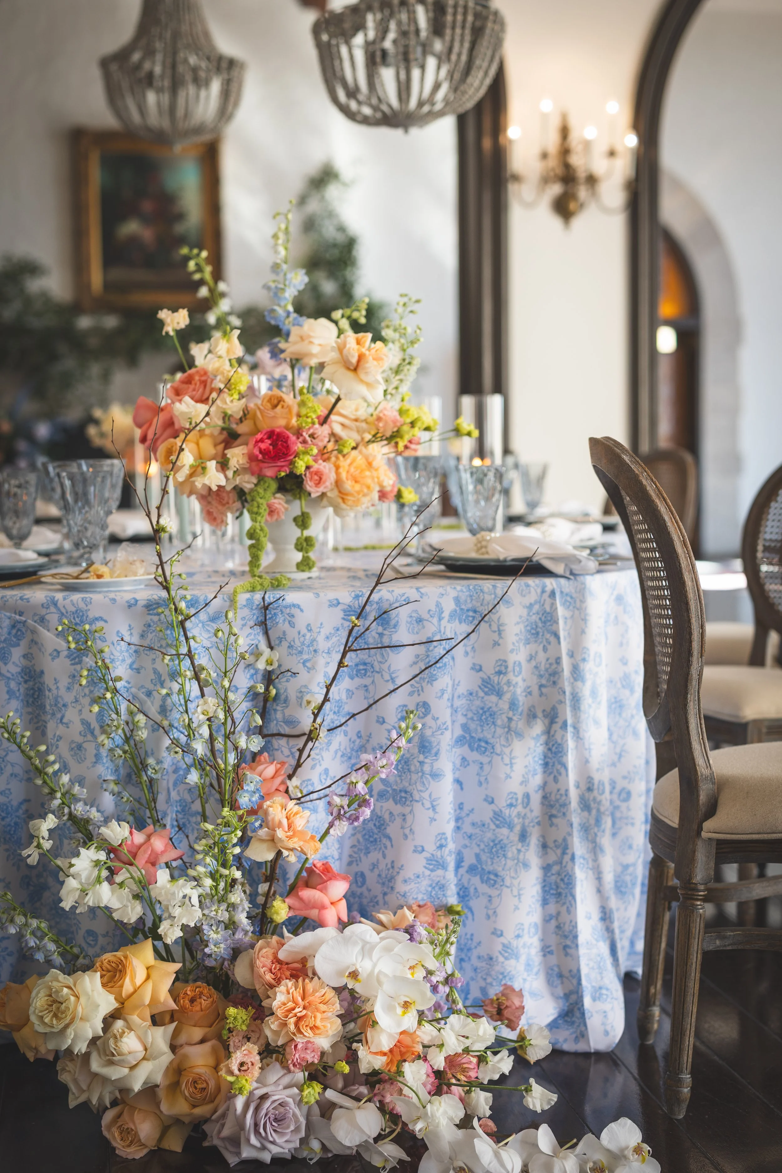 kansas-city-mo-oakwood-country-club-wedding-tablescapes.jpg