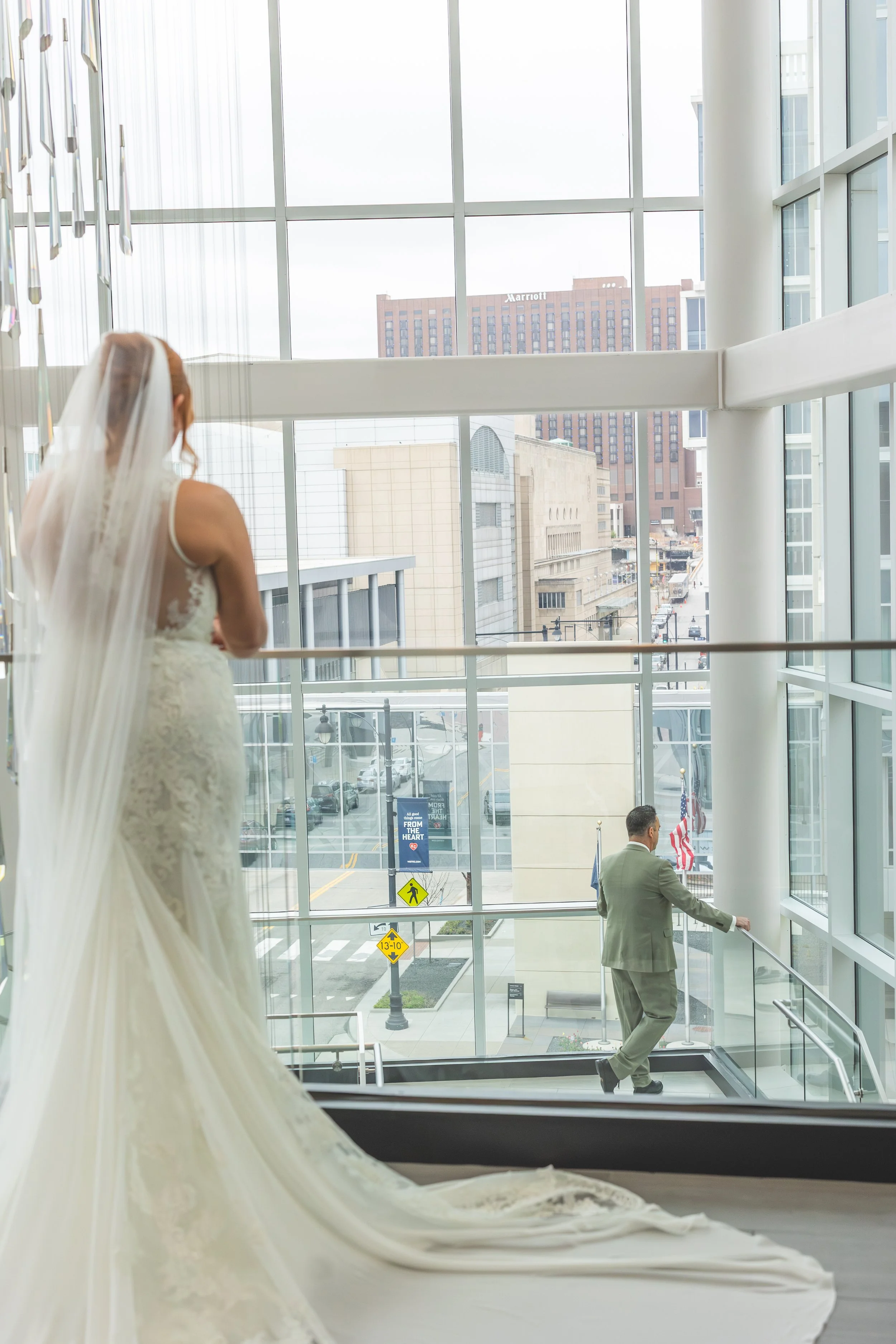 kansas-city-lowes-first-look-bride-groom.jpg