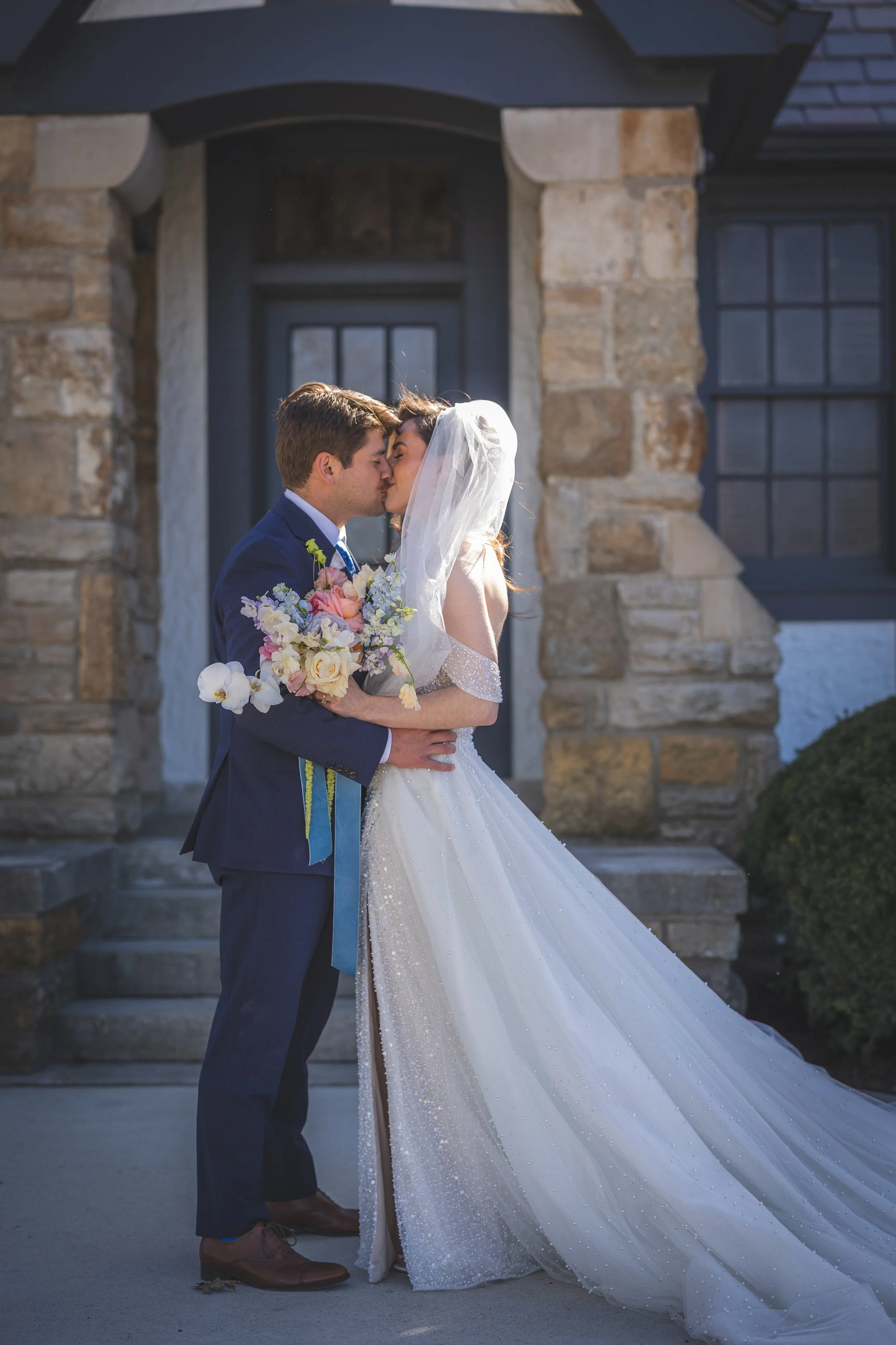 oakwood-country-club-bride-groom-veil-outside.jpg