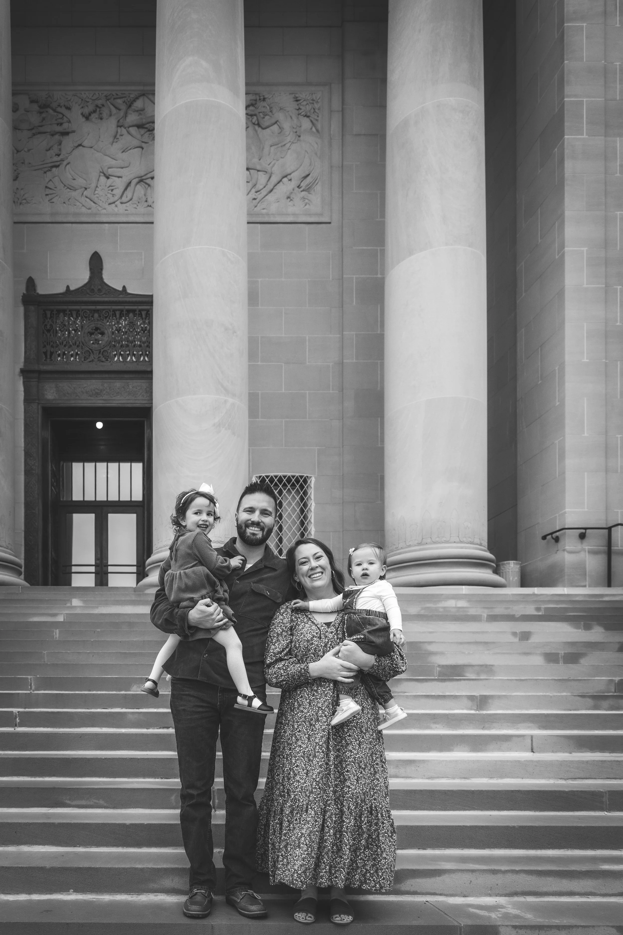kansas-city-luxury-lfiestyle-family-photographer-exteneded-family-session13.jpg