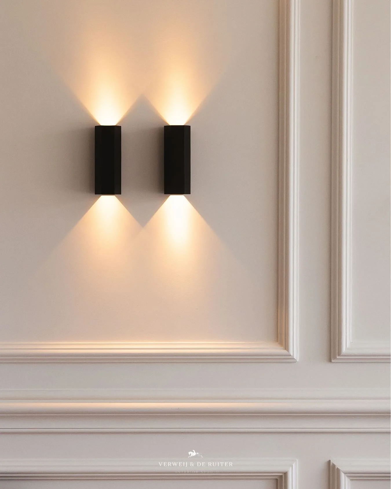 Sierlijsten brengen karakter
en verfijning in een ruimte.

Klassiek, rustig
en tijdloos.