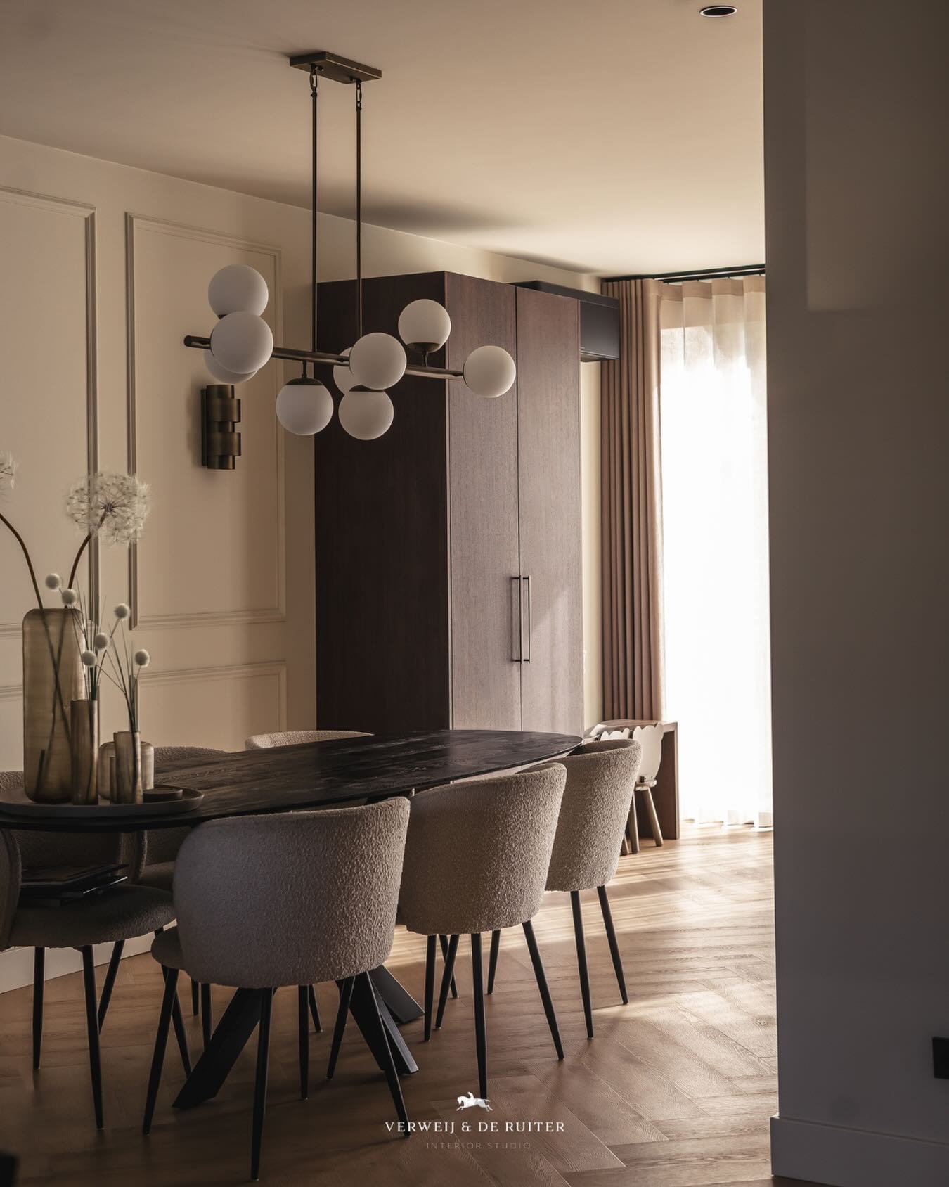 Warm, stijlvol en tijdloos 🤍✨
De perfecte plek om samen te komen.

#interiordesign #interieurontwerp #eetkamer #interieur