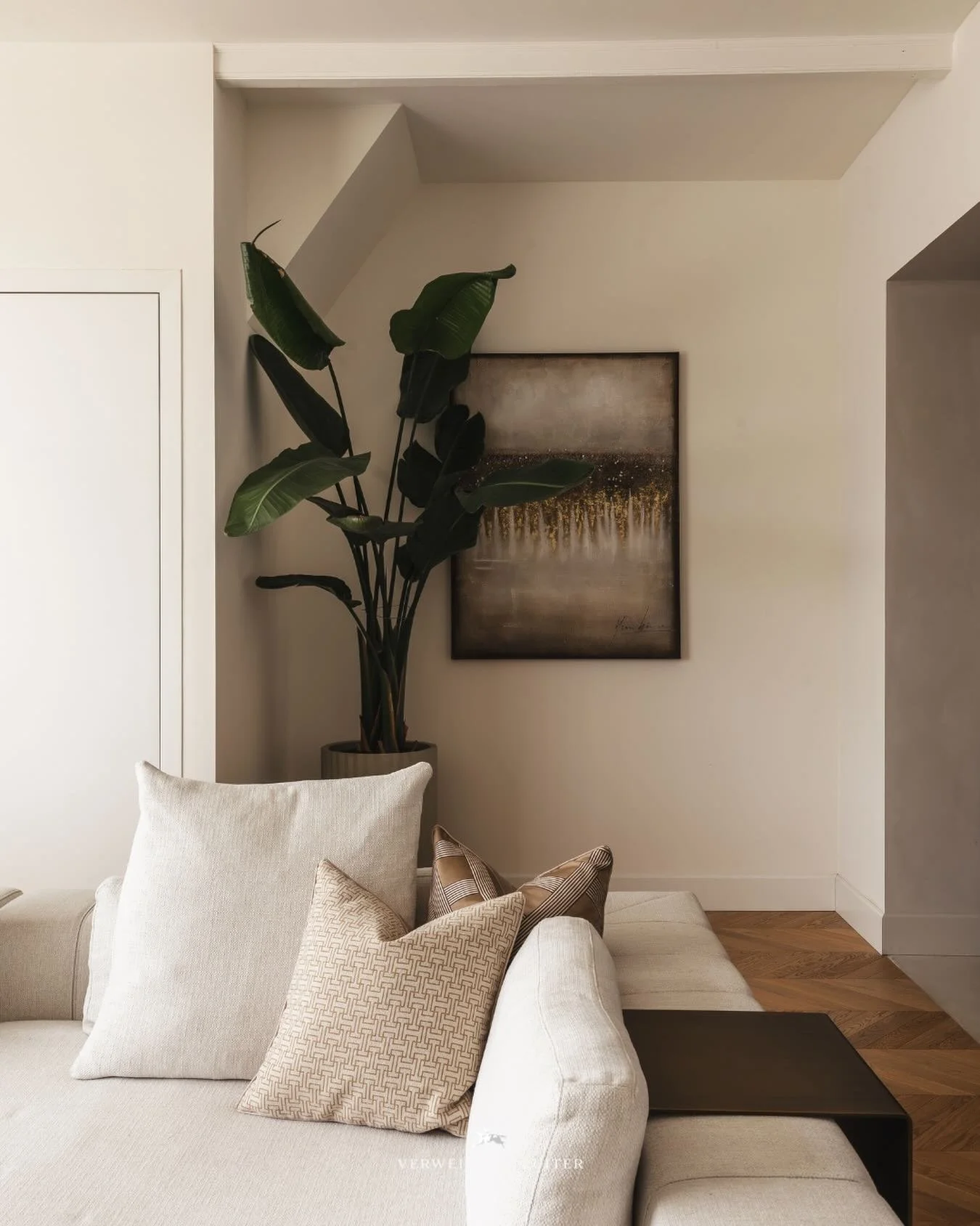 De zon laat zich weer zien en ineens voelt alles lichter, in huis &eacute;n in je hoofd ☀️ 

Tijd om ook door je woning een frisse wind te laten gaan.
Of het nu een kleine update is of een grotere verandering, alles begint met een idee.
Neem gerust c