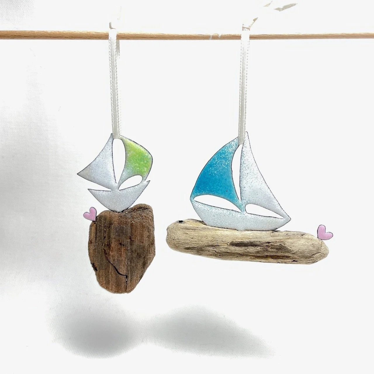 "Zur See" je 60,-
Grün: 9 x 4 cm,  Blau 6,5. x 8 cm