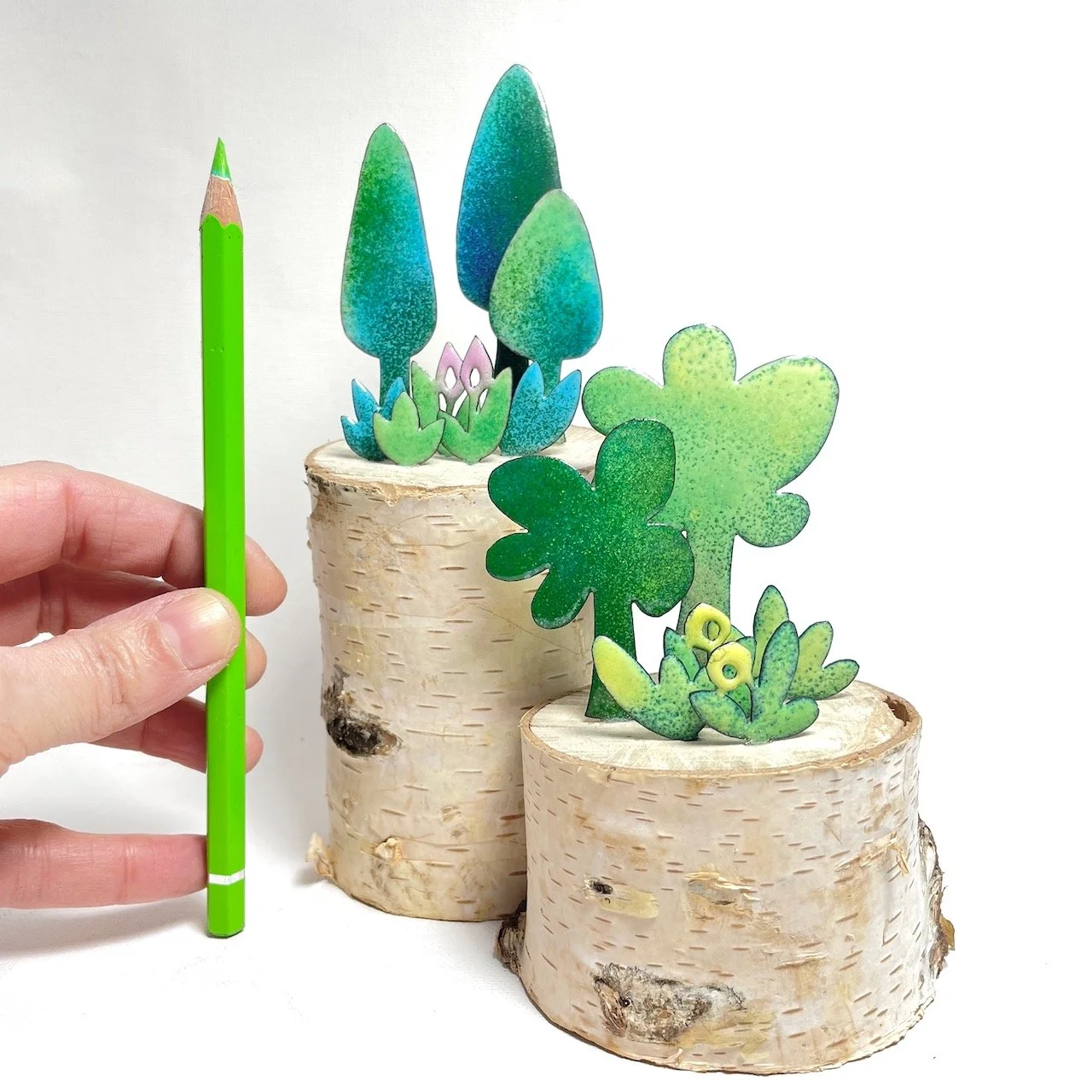 "Waldgeflüster" auf Birkenstämmchen