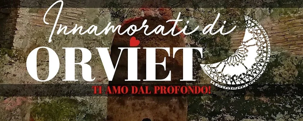 Messaggio romantico con sfondo di un muro di pietra e una mezzaluna decorativa, scritta in italiano.