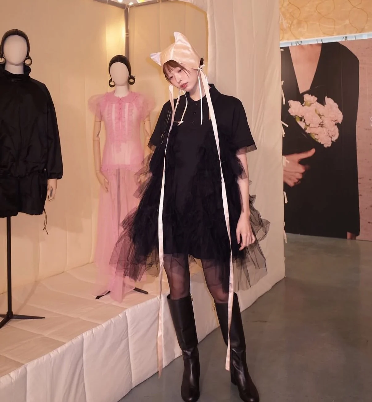 Yoo Chae-won (@peach.butt_) wearing the KITTY CAT HAT at the SS25 Gallery Installation of Calico House at 10 Corso Como Seoul