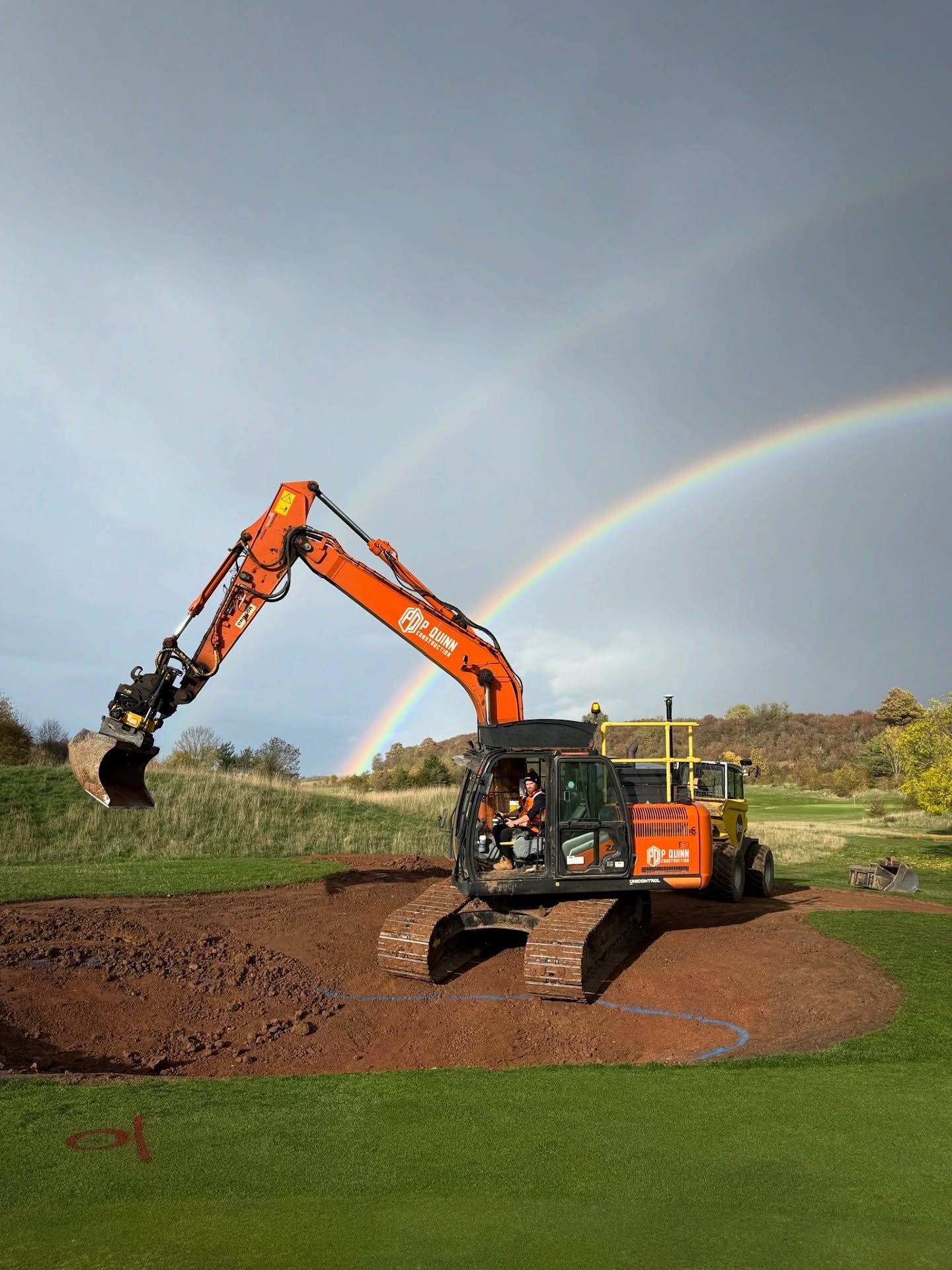 Back to it today, with the full team on a training course for most of this week.

So here&rsquo;s one from last year at @thevalegolfclub - our Hitachi @hcmuk digging for gold at the end of the rainbow 🍀🌈

#digger #excavator #earthmover #golfdesign 