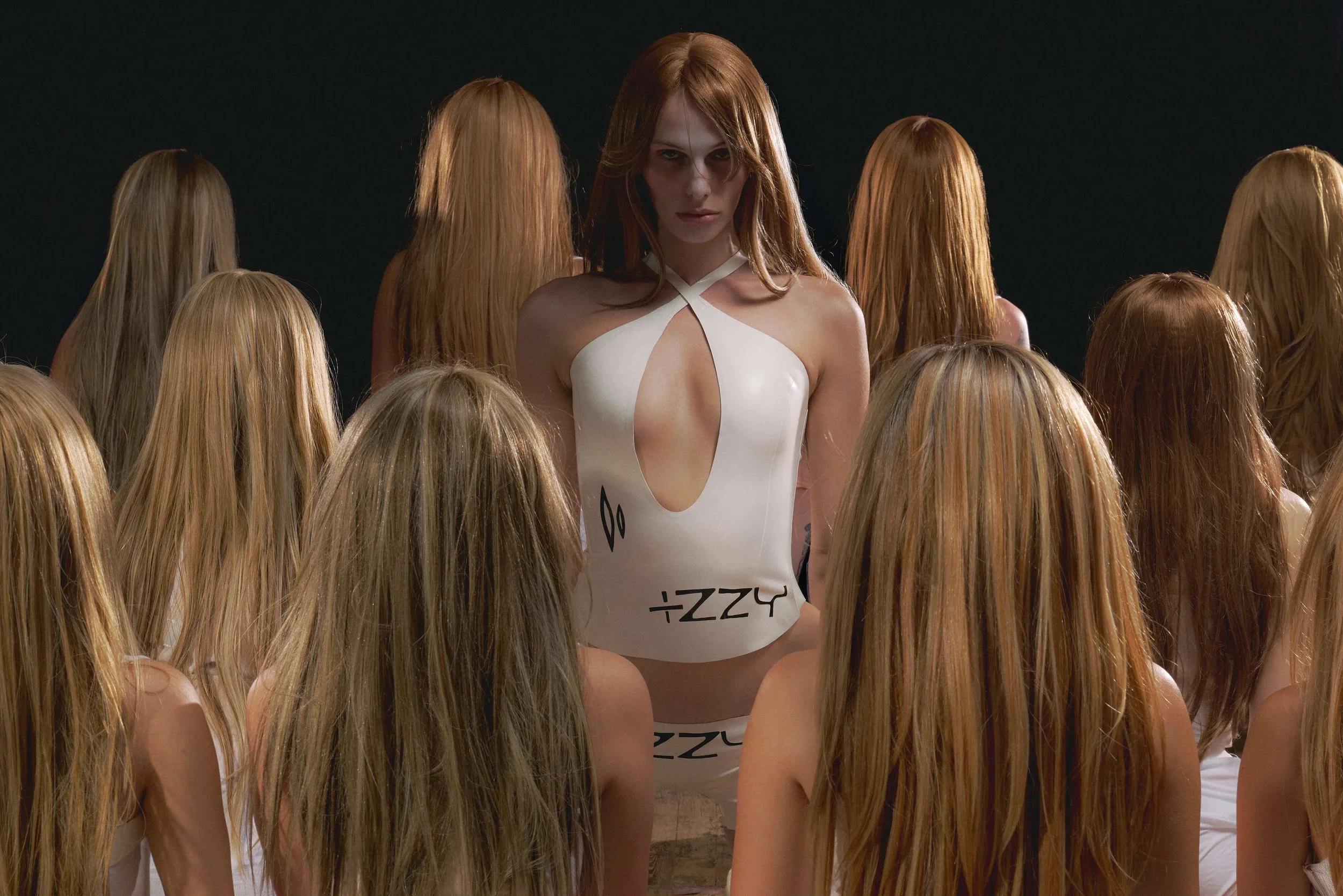 2025-IZZY-DU-Latex_colleciton_-_Hero_Landing_image_2_1_1.webp