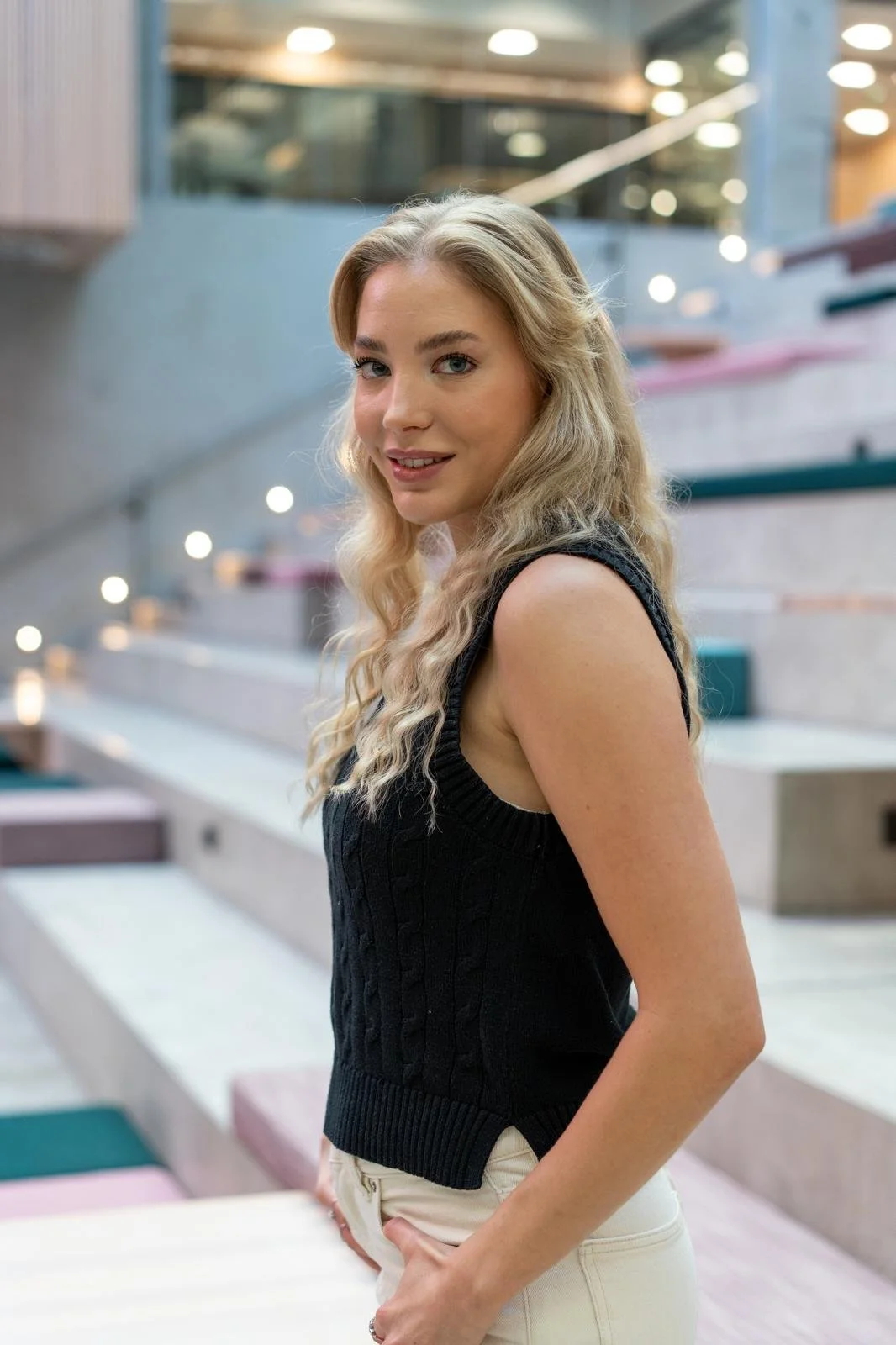 T&auml;ss&auml; on Saara, Maxidean toinen tukipilari ja ty&ouml;voima!

Saara tuo mukanaan vahvan osaamisen yritysten tukemisesta sosiaalisen median asioissa. H&auml;nell&auml; on runsaasti kokemusta sis&auml;ll&ouml;n luomisesta eri yritysten someka