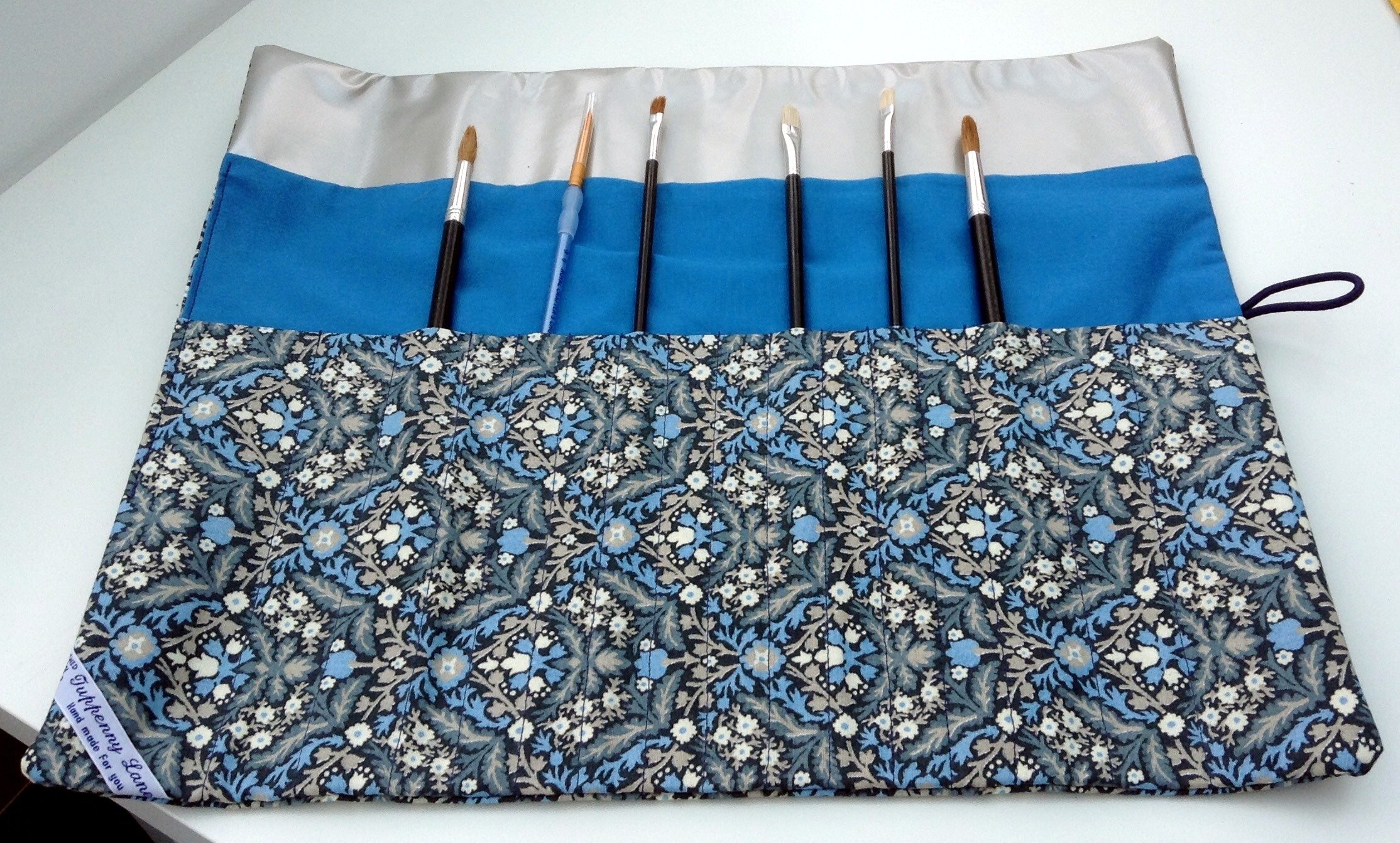 Art brush roll £10.50