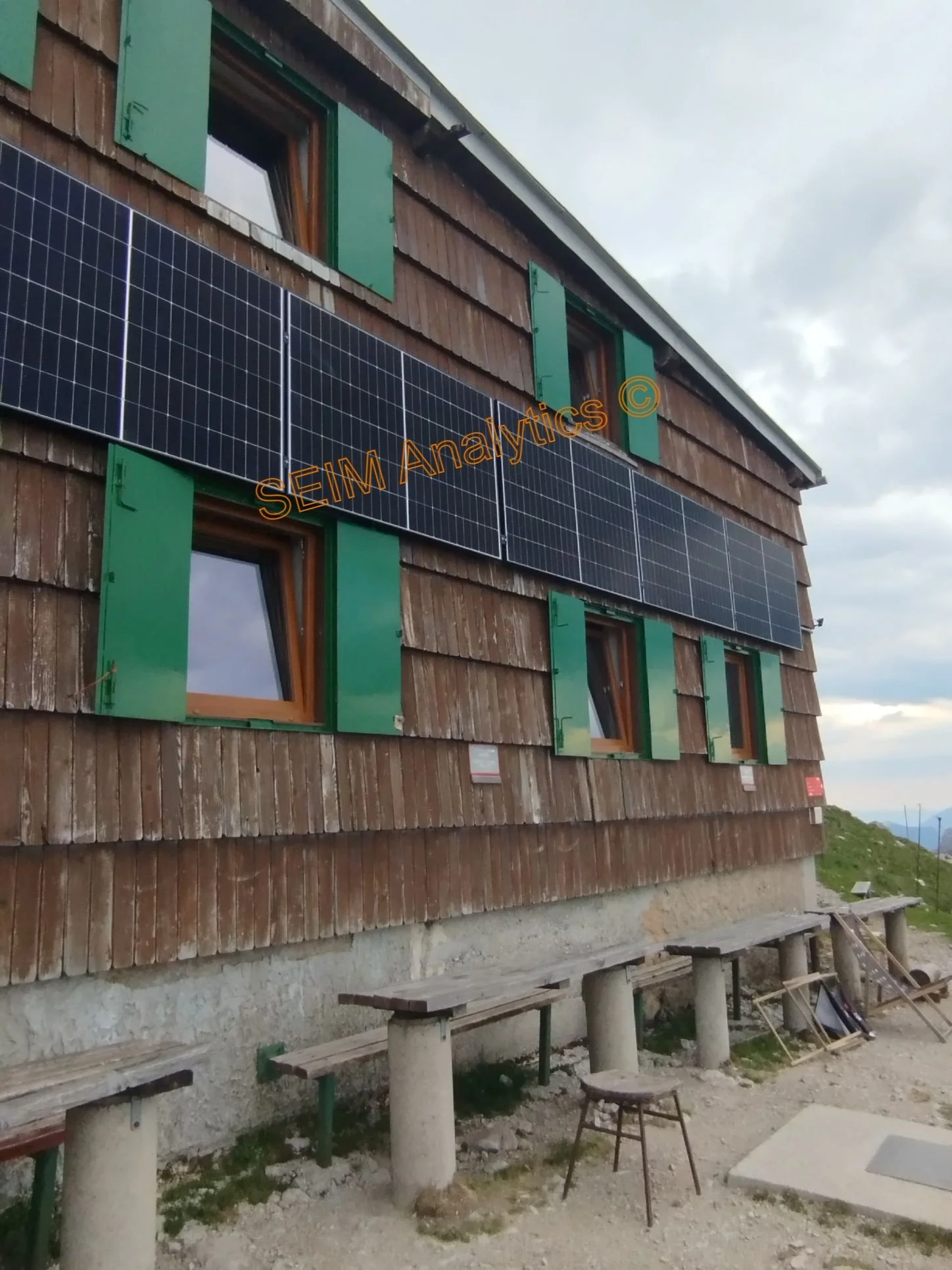 Prešeren House (2174m)