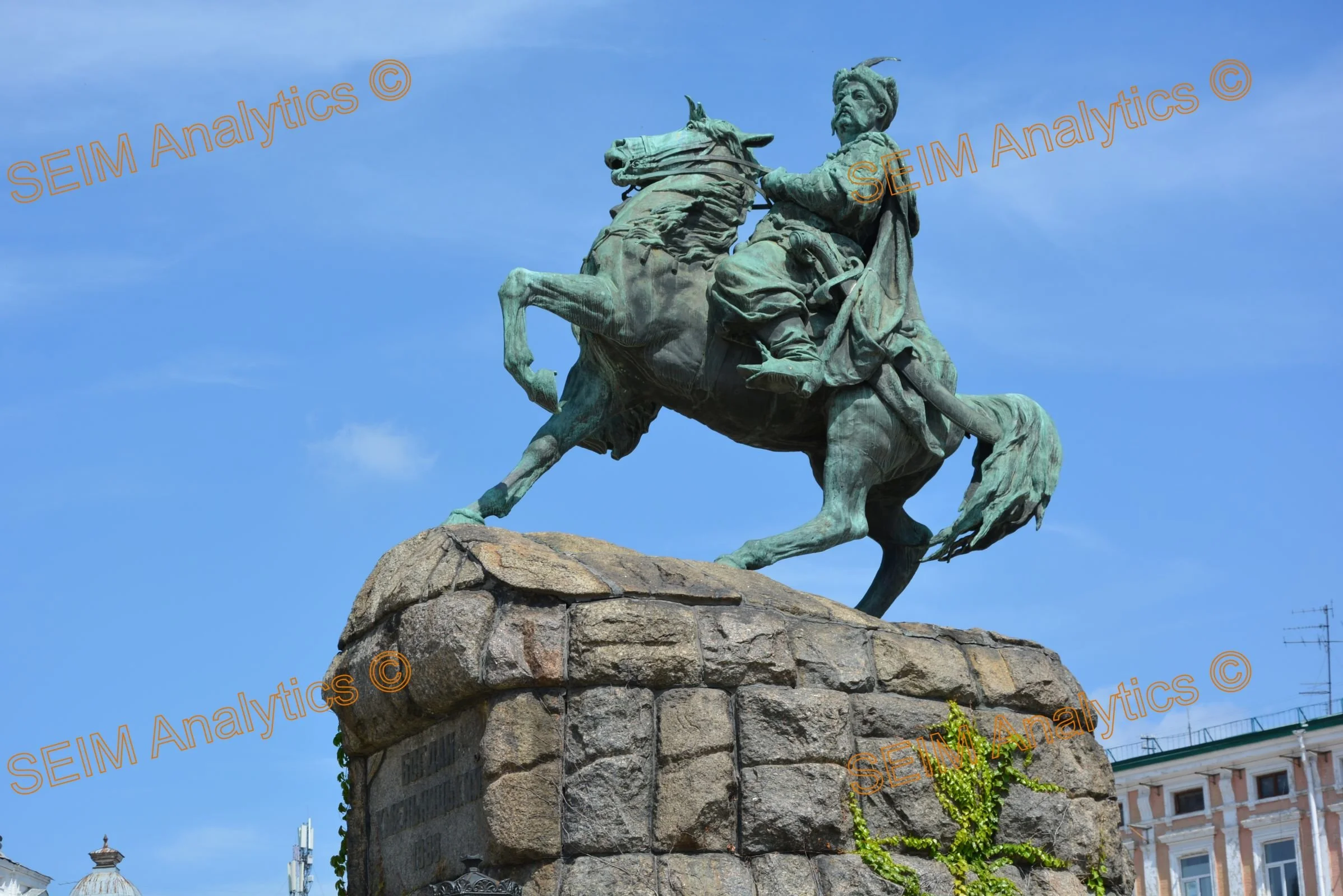 Bronze statue of the Cossack commander Bohdan Mykhailovych Khmelnytsky in Kyiv. 