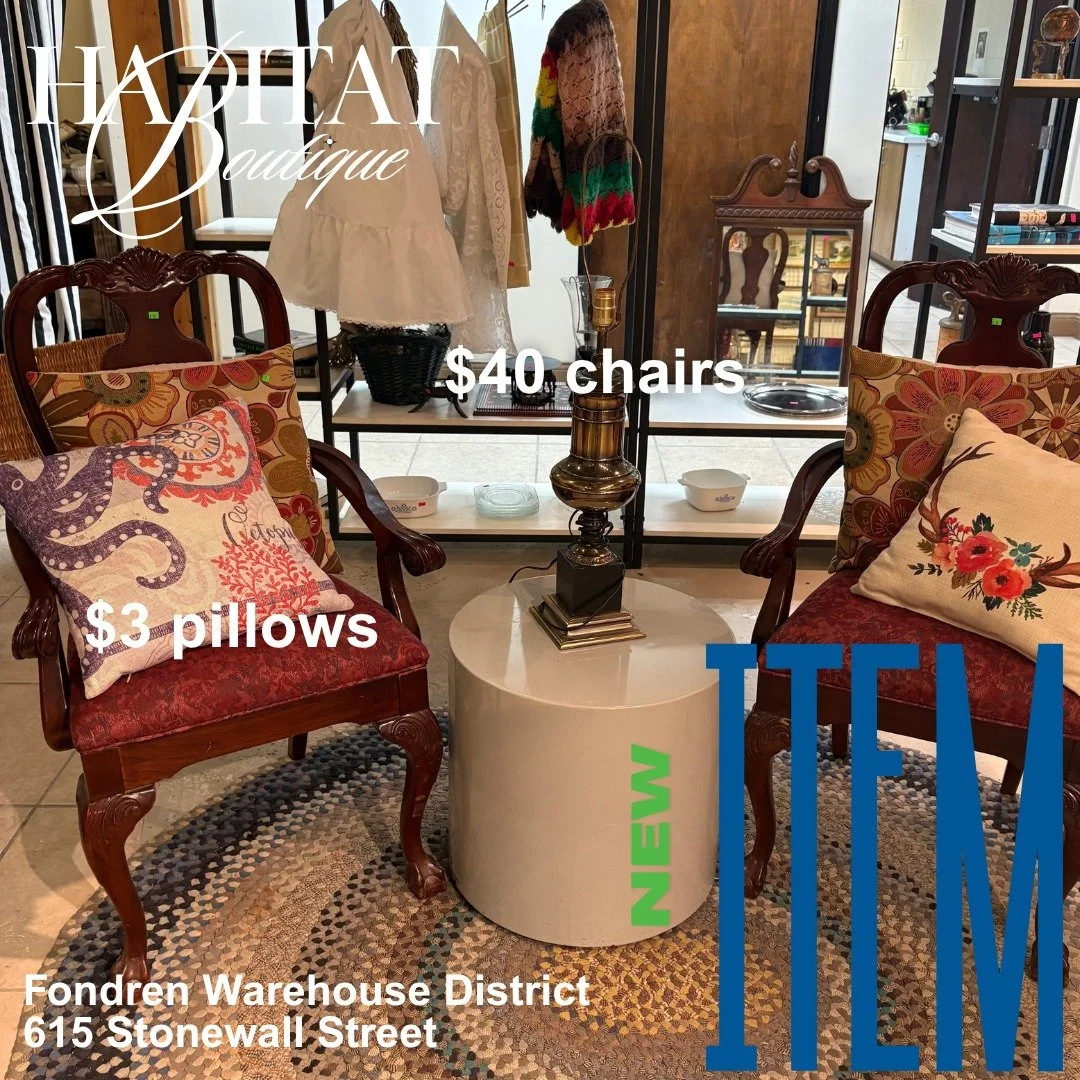 ✨ Cozy meets classic! ✨ These wooden chairs and beautiful throw pillows are the perfect match for any space, find them at the Habitat Boutique before they&rsquo;re gone! 💚 #HabitatBoutique #ReStoreFinds