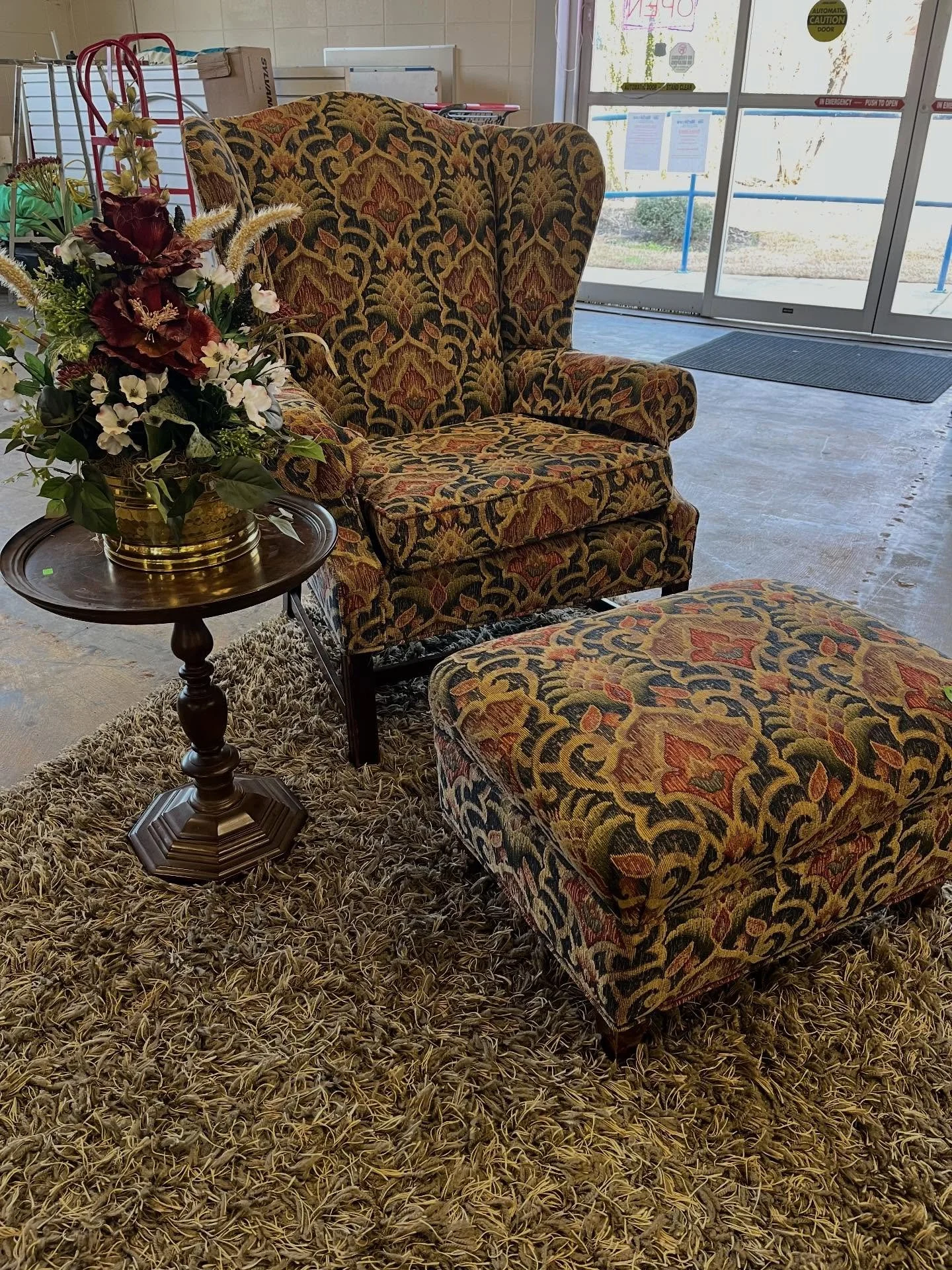 Great condition chair and ottoman $95 set