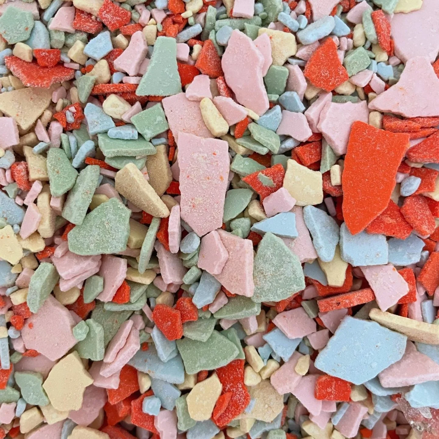 Na na&scaron;ih delavnicah ni dveh enakih izdelkov. Vsak udeleženec izdela svoje terrazzo čipse &ndash; izbere barve, kombinacije in razmerja.

Zato se delavnica imenuje: Terrazzo, ampak po tvoje!

Unikatni izdelki, brez ponavljanja.

#terrazzo #hand