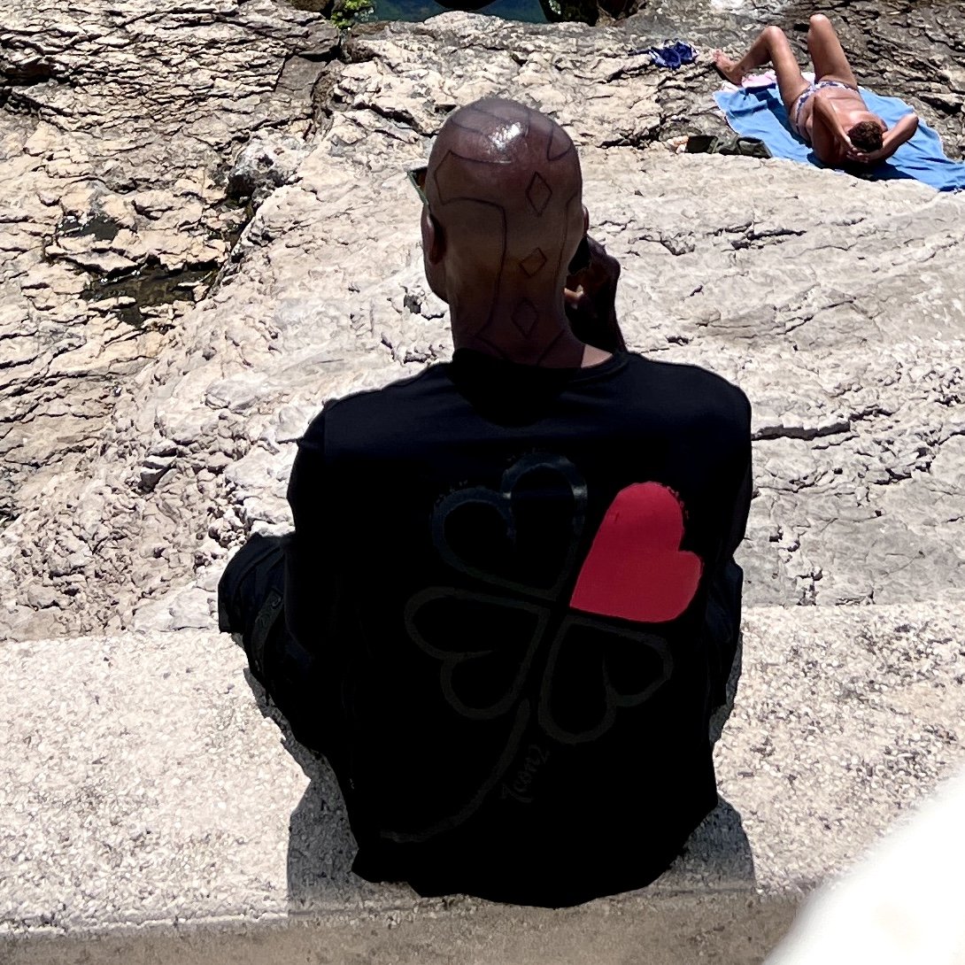 FRANCE-Marseille-sur-la-plage-man-on-the-phone-anita-terwey.JPG