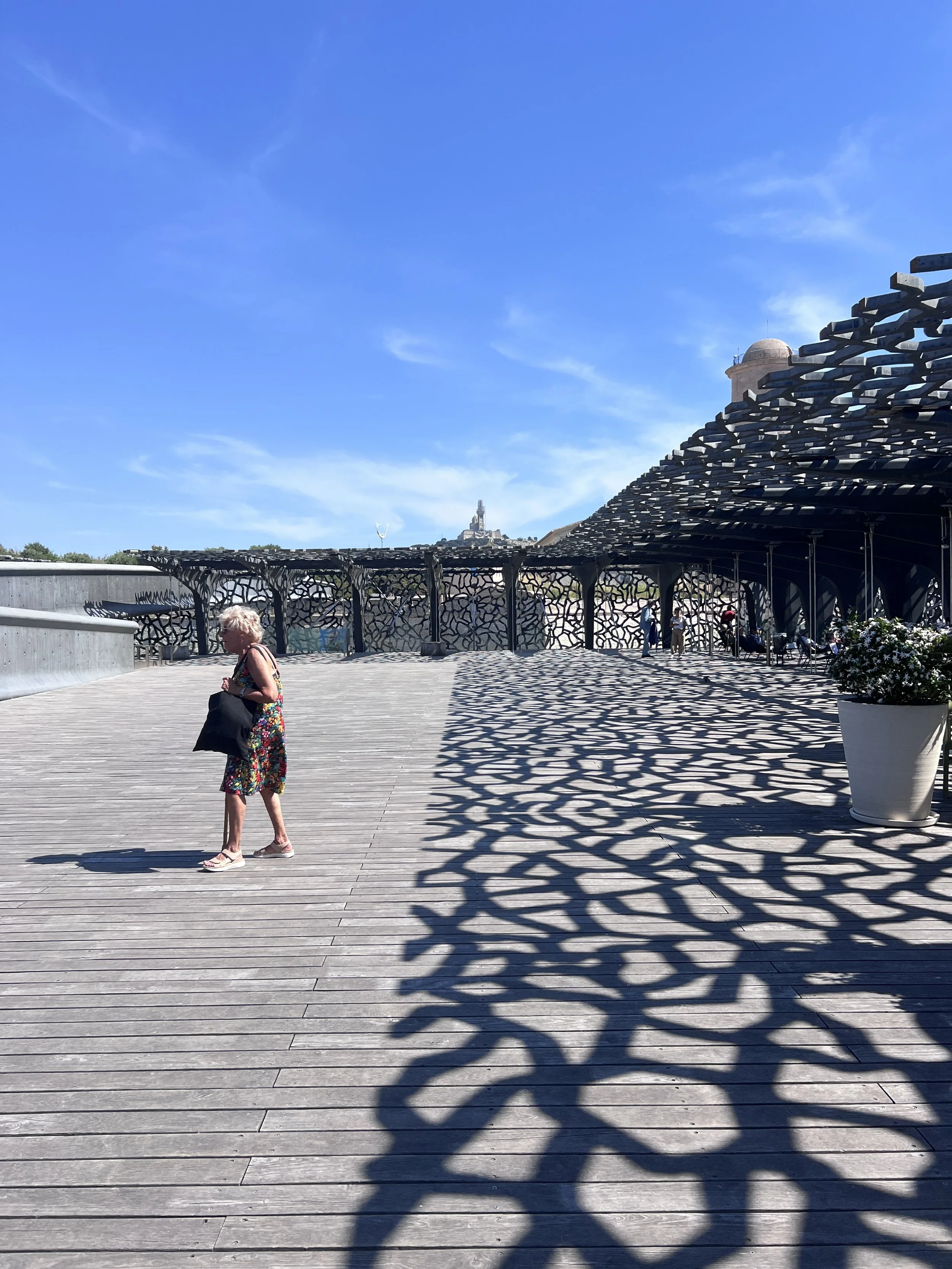 FRANCE-Marseille-rooftop-old-lady-anita-terwey.JPG