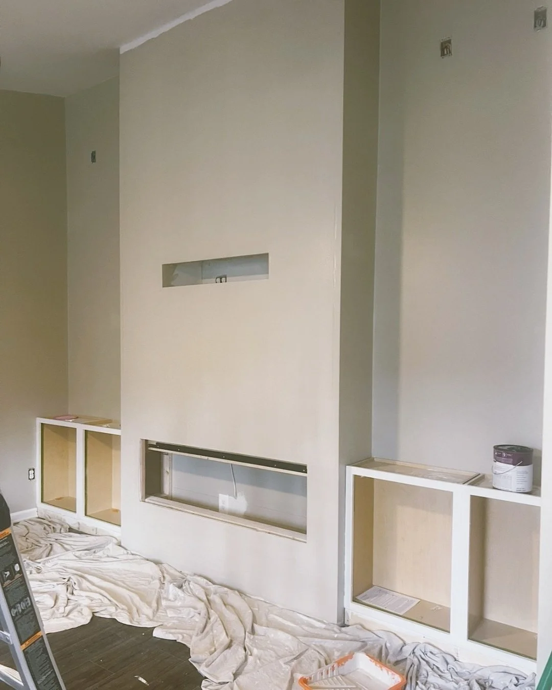 A little peek into a space that&rsquo;s finding its rhythm again.

This space wasn&rsquo;t feeling inviting and so we created a new focal point&mdash;adding built-ins, a recessed TV niche, and a calm, neutral palette to anchor the room.

When design 