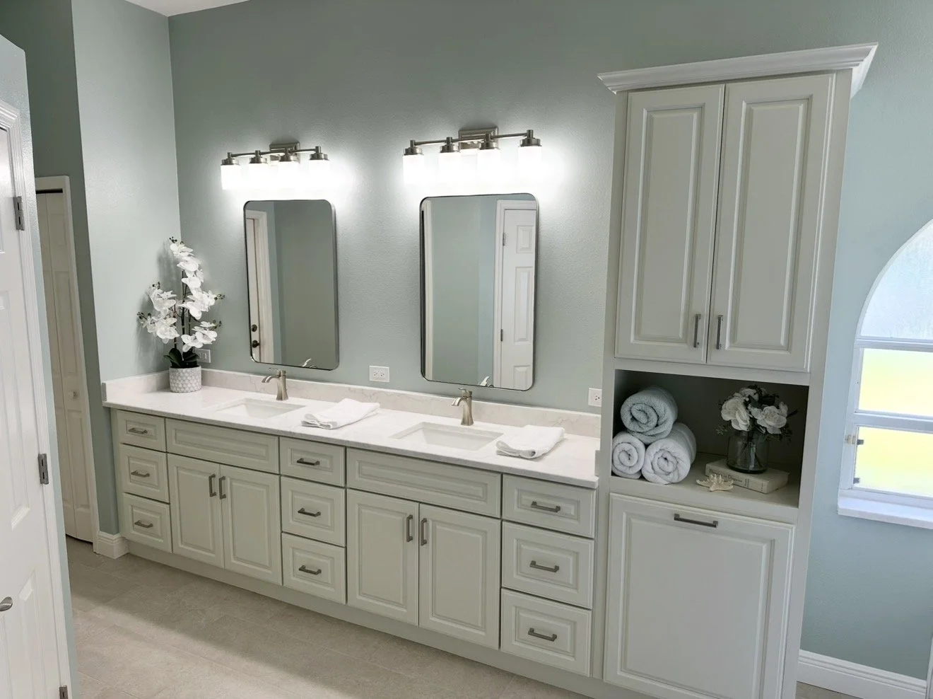 How to Choose Cabinets for a Central Florida Kitchen or Bathroom
