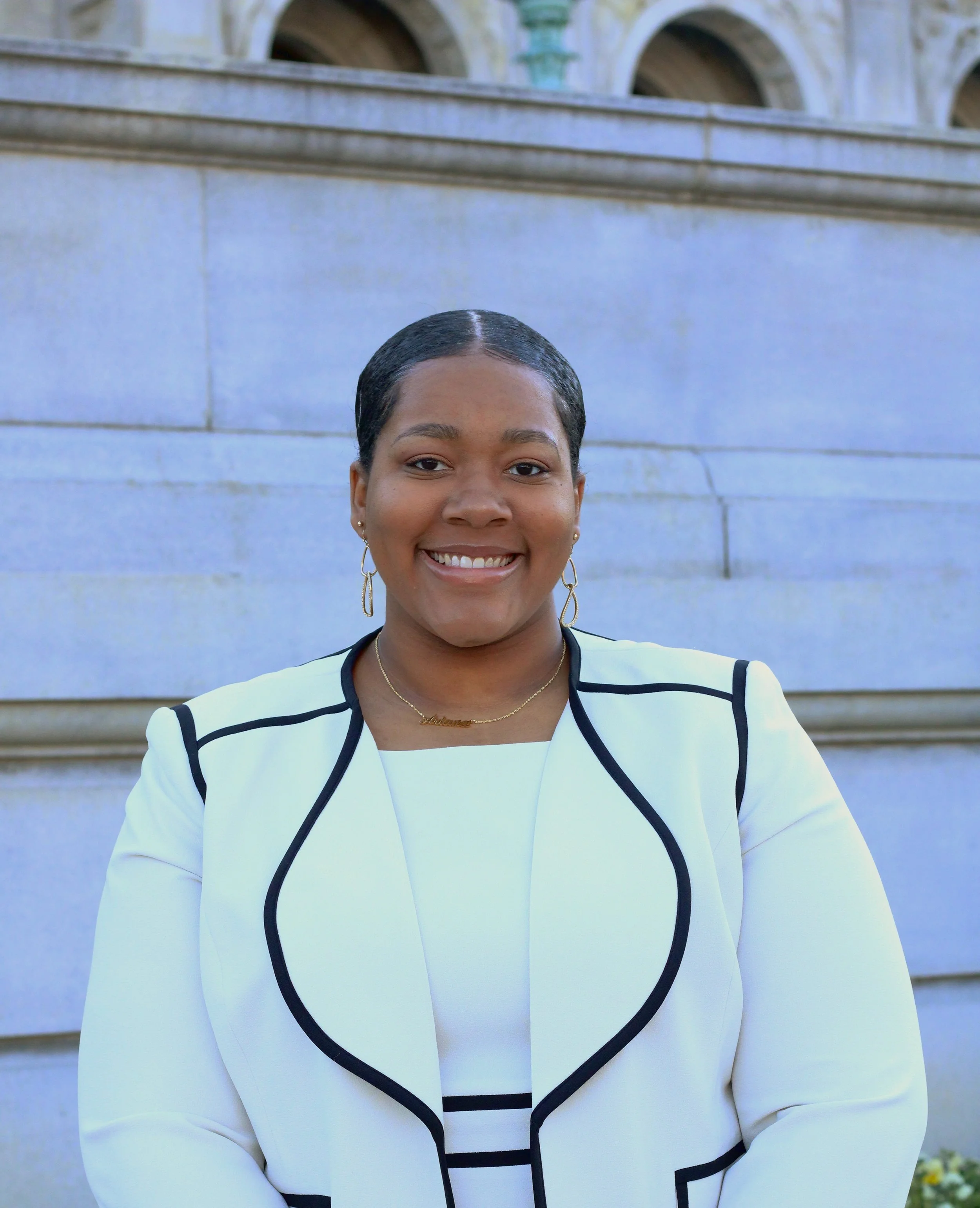 Ariana Cobb Headshot.jpg
