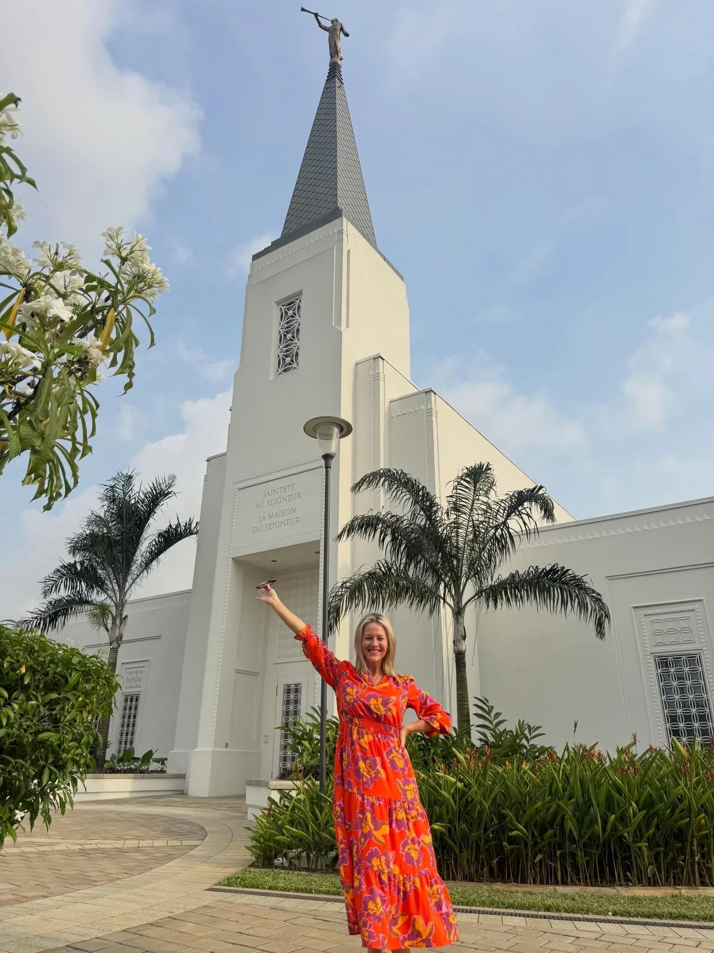 Standing here in C&ocirc;te d&rsquo;Ivoire on a philanthropic trip centered on menstruation and supporting the people here&hellip; and one of my very first stops was the new Abidjan C&ocirc;te d&rsquo;Ivoire Temple.

And then I ran into the missionar