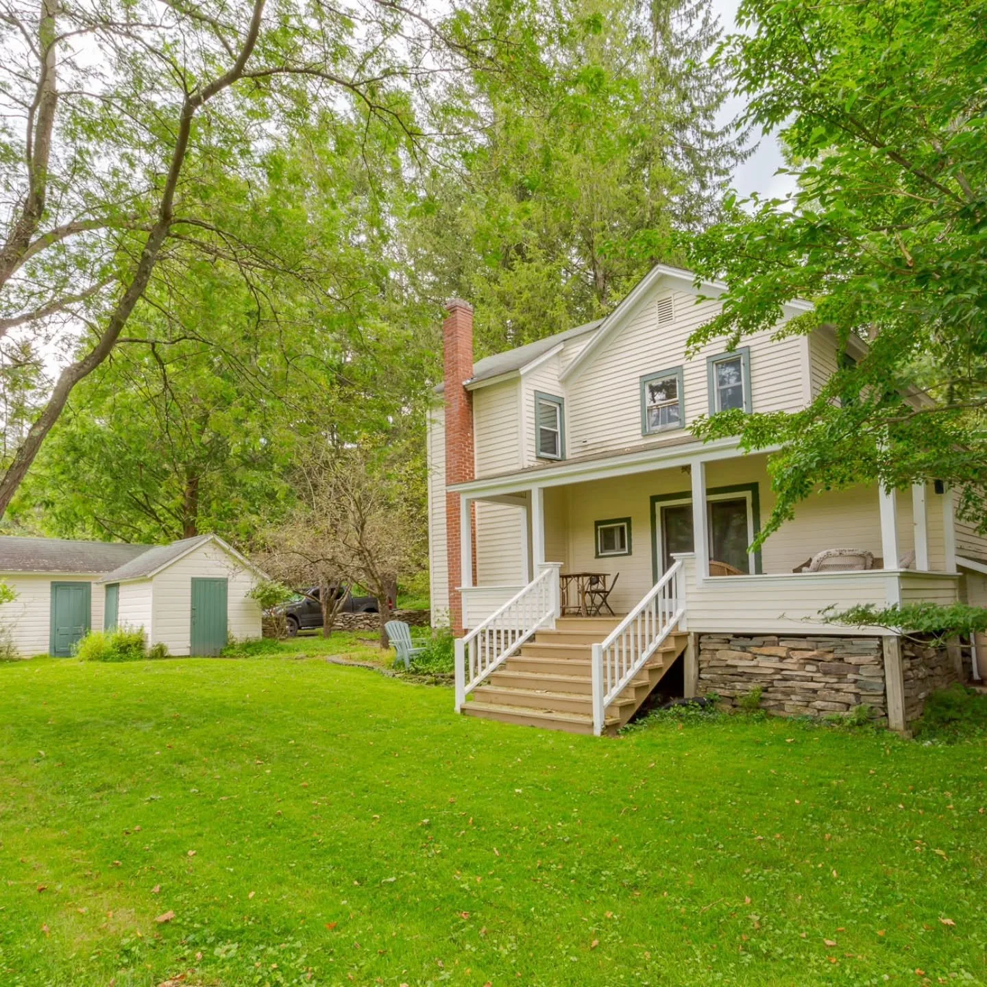 ✨ Just Closed in Callicoon! ✨

Congrats to my wonderful buyers, Jess &amp; and Brendan, on their new Catskills retreat at 23 River Road 🏡🌿

Beautiful home full of charm + right in the heart of the village and on the Delaware River!

Looking for you