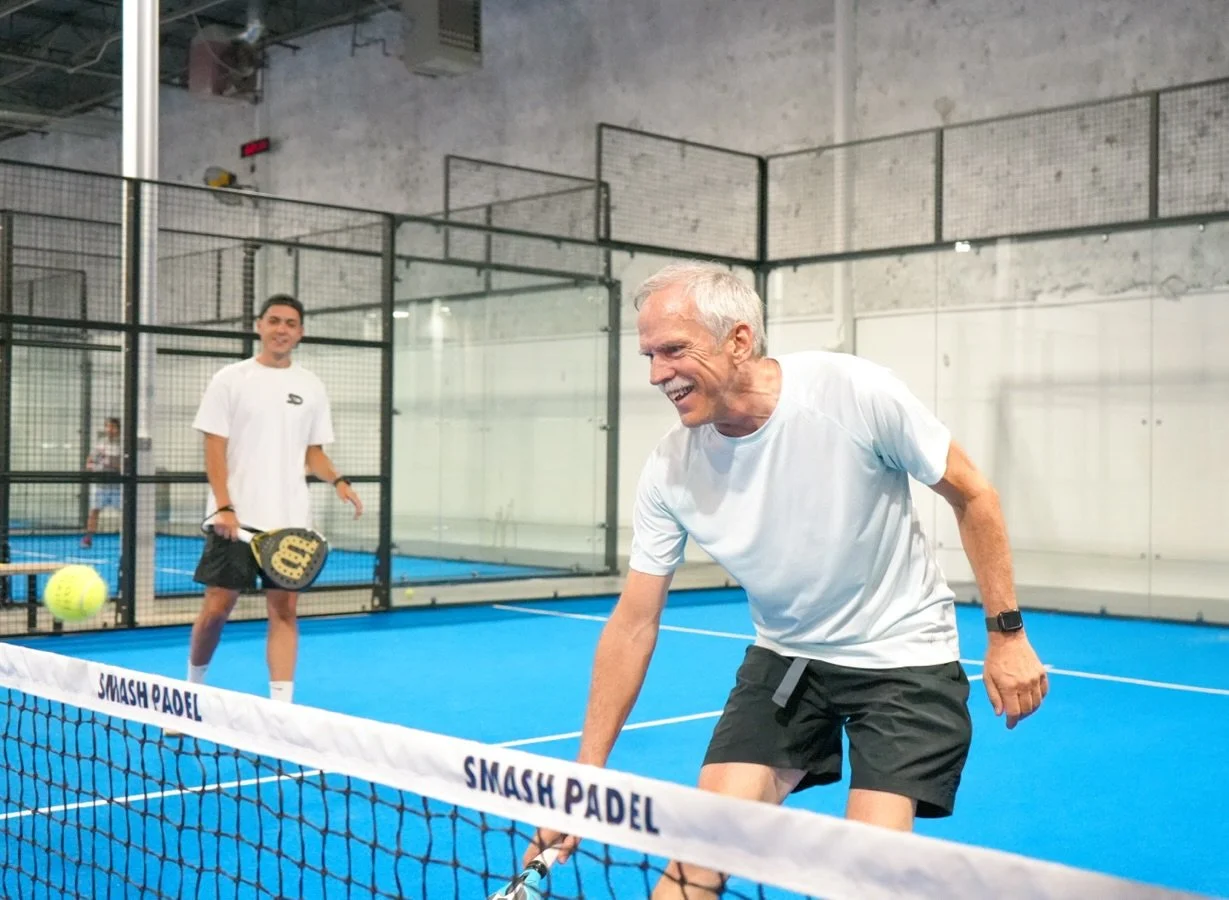 There&rsquo;s no place like home for the holidays 🦃 Bring your friends, bring your family &mdash; then bring it to the court at Smash Padel. 🎾